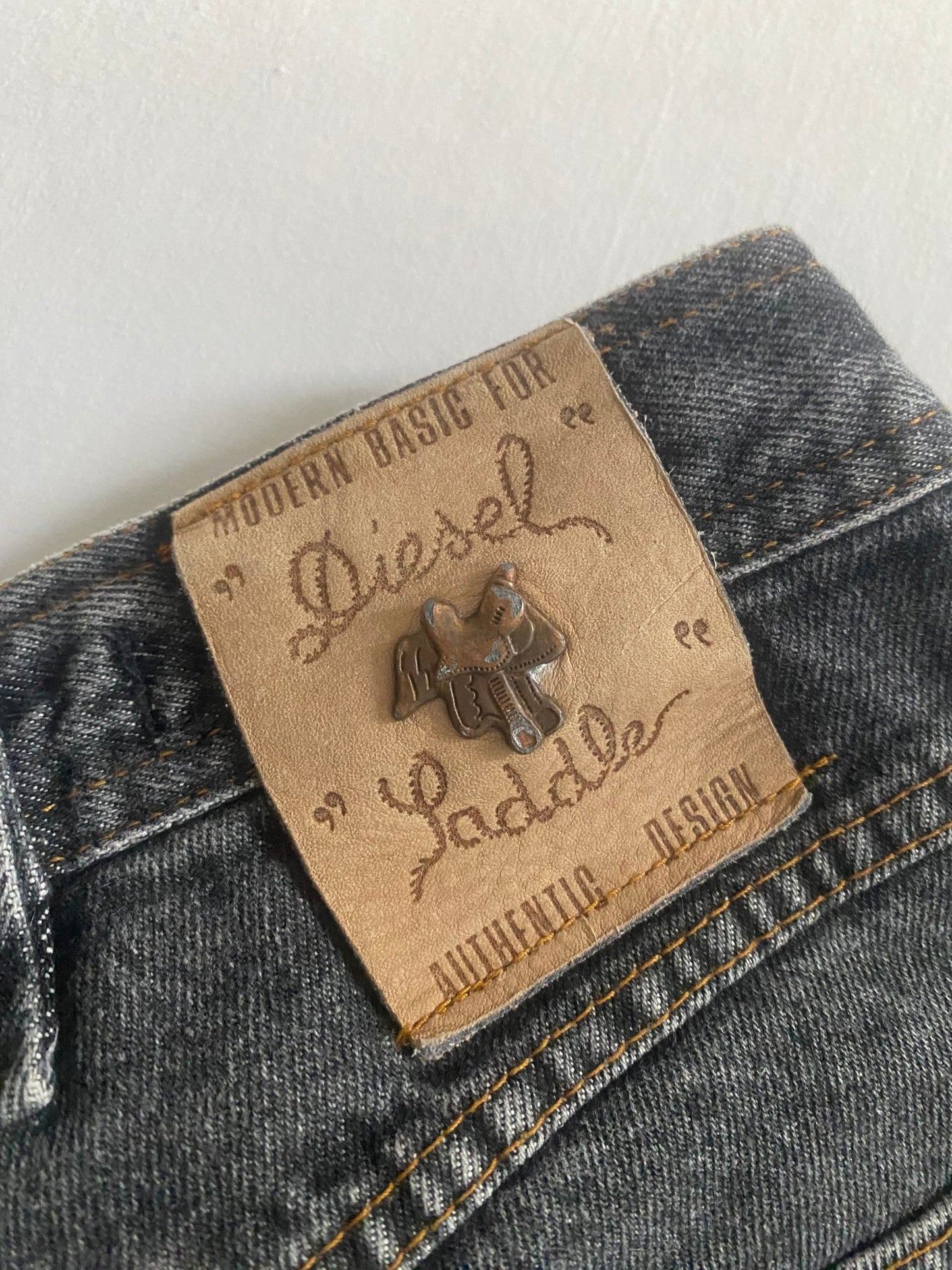 90’s Diesel Saddler Washed Black – Dark Grey Jeans – Made in Italy – Balloon Fit - anbracaminte