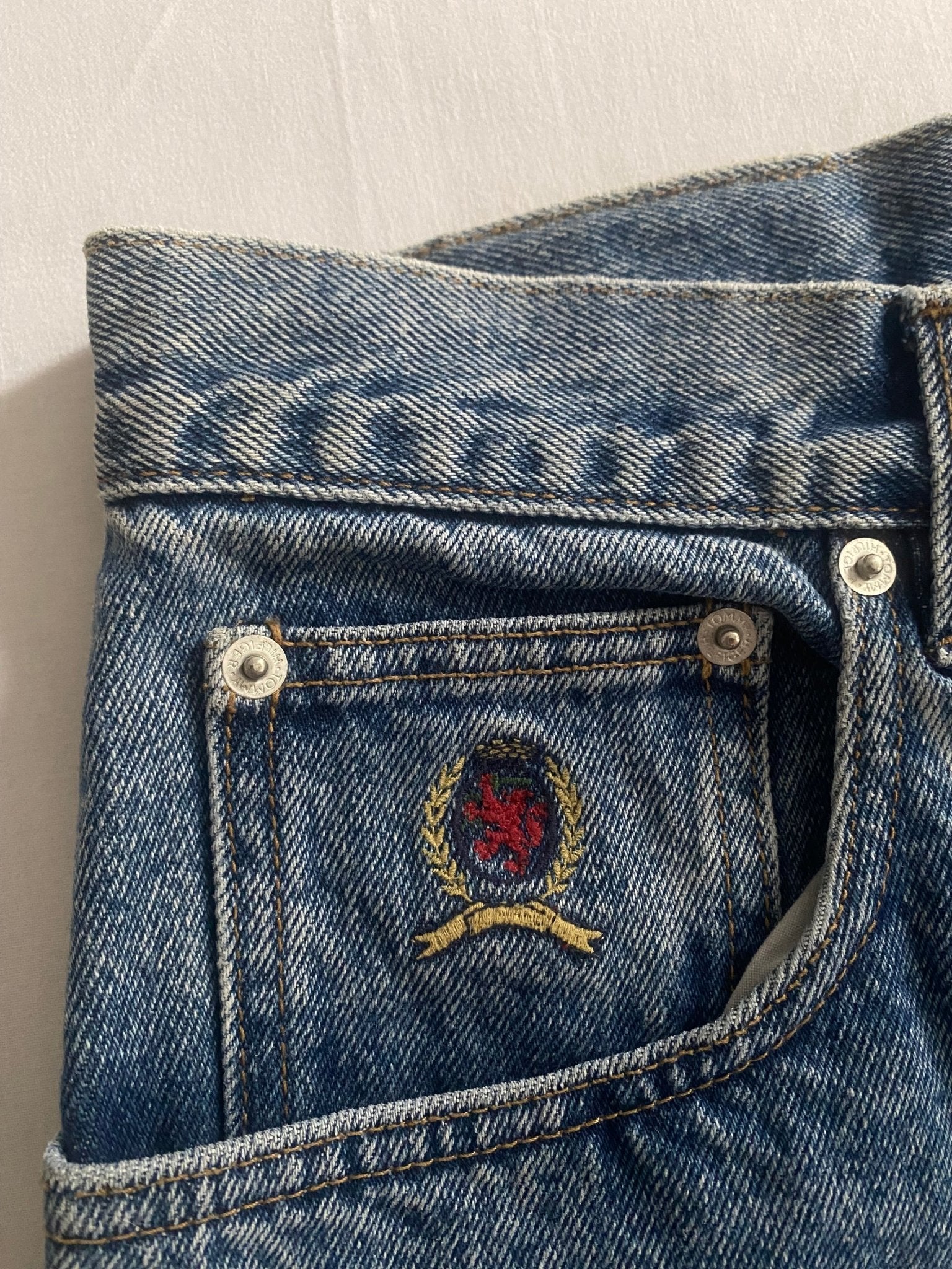 👖 90’s Vintage Tommy Hilfiger Light Wash Baggy Jeans - anbracaminte