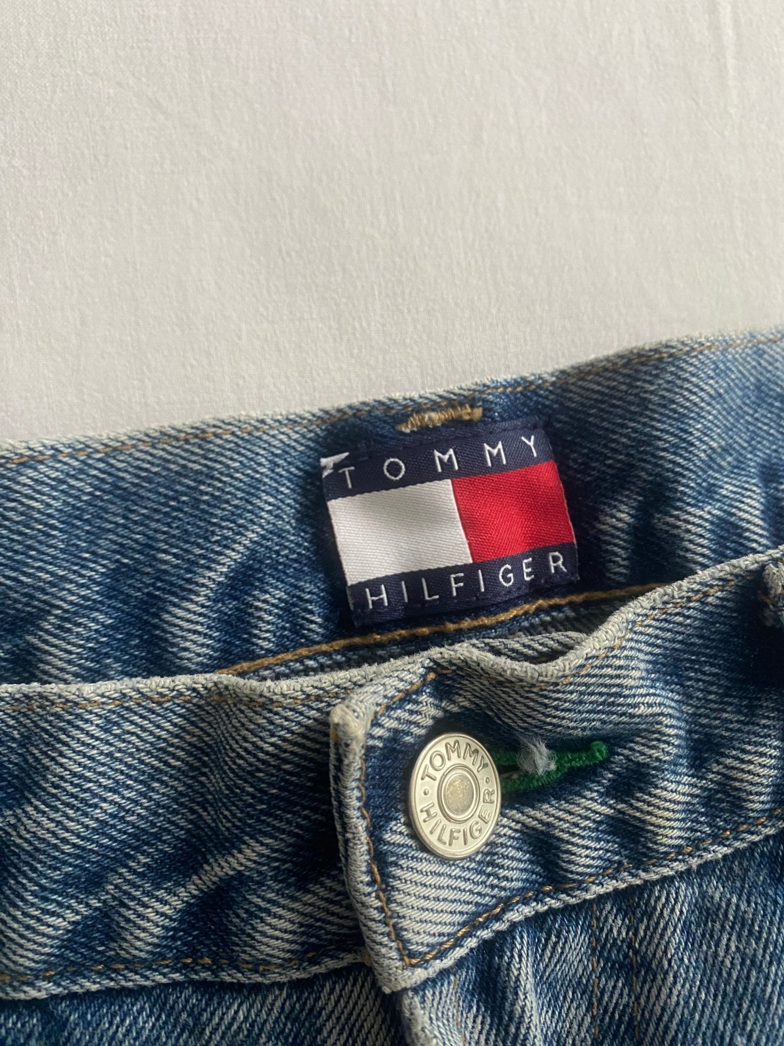 👖 90’s Vintage Tommy Hilfiger Light Wash Baggy Jeans - anbracaminte