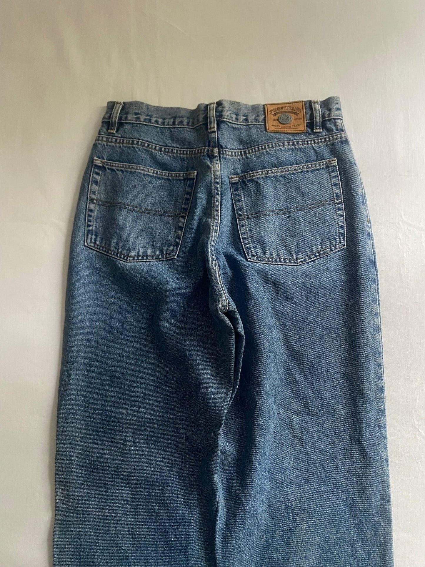 👖 90’s Vintage Tommy Hilfiger Light Wash Baggy Jeans - anbracaminte