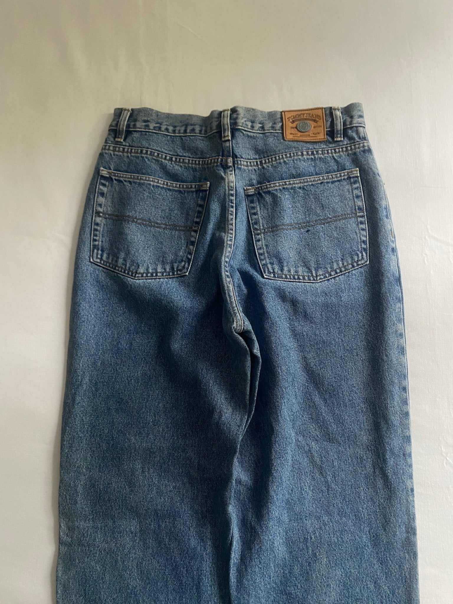 👖 90’s Vintage Tommy Hilfiger Light Wash Baggy Jeans - anbracaminte