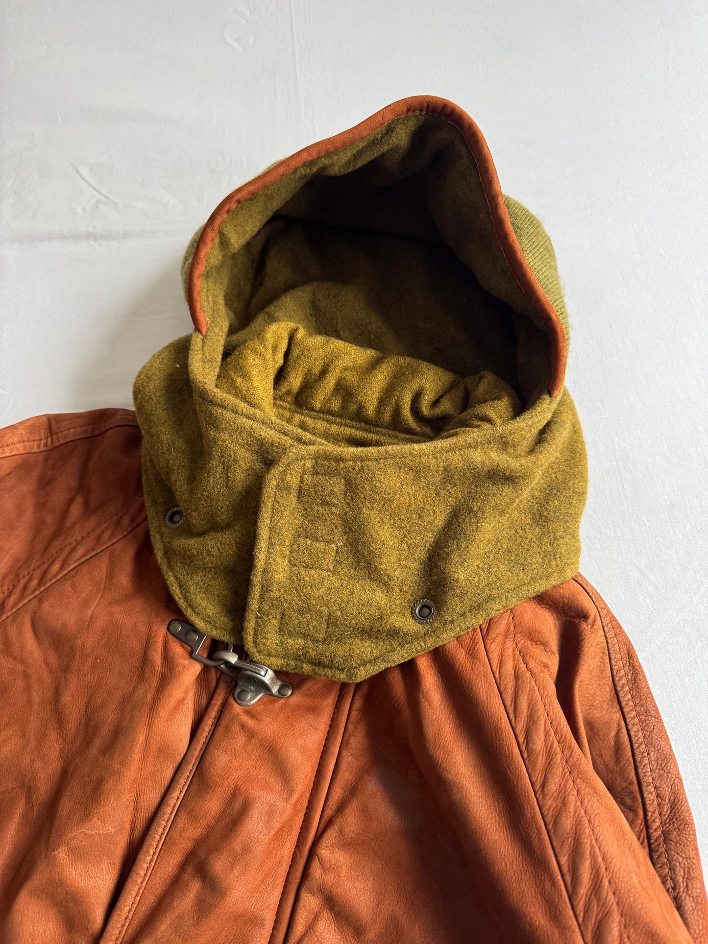 🧥 Geacă Vintage Bărbați Maro din Piele Full Grain cu Fireman Clasp și Glugă Detașabilă – XL