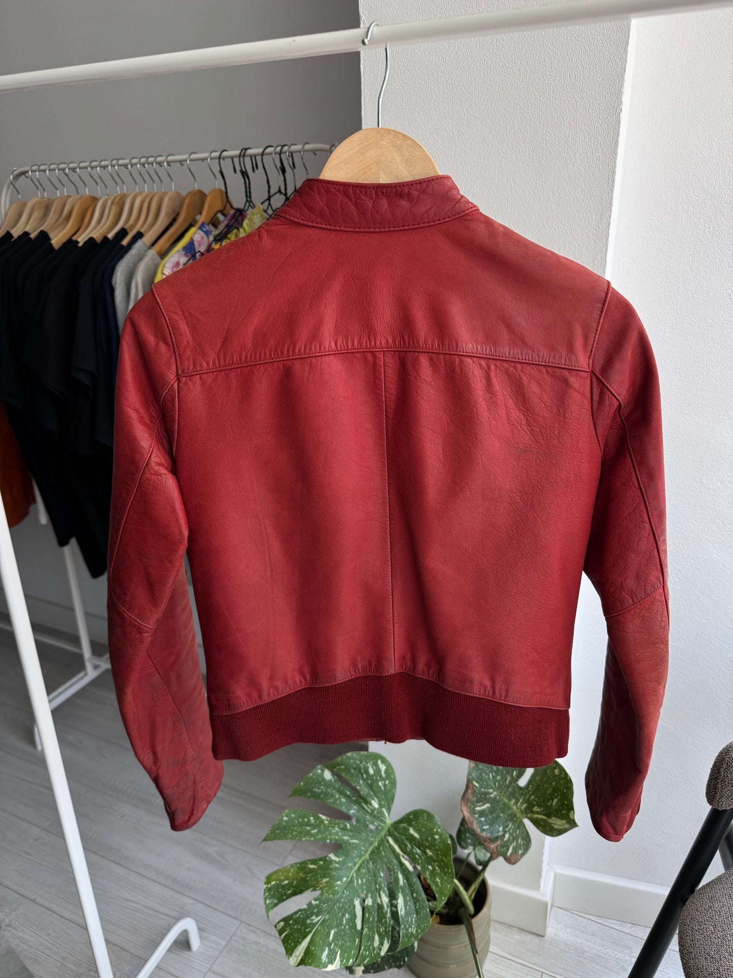 🍷 Jachetă Piele Buffalo Roșie Chevignon Y2K Vintage – Mărime S