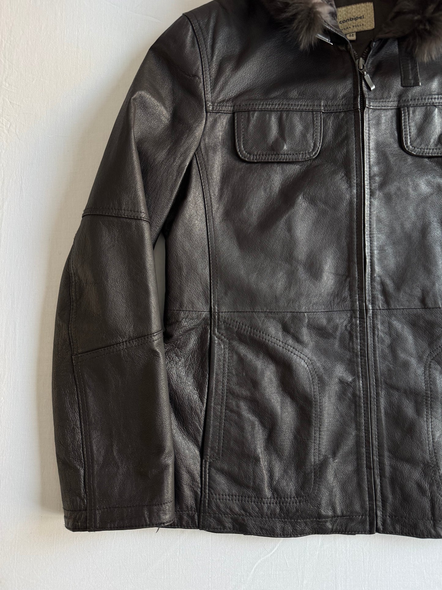 🦊 Jachetă Y2K din Piele Maro Închis cu Glugă Bordată cu Blană de Vulpe – IT 44 (M/L Damă)