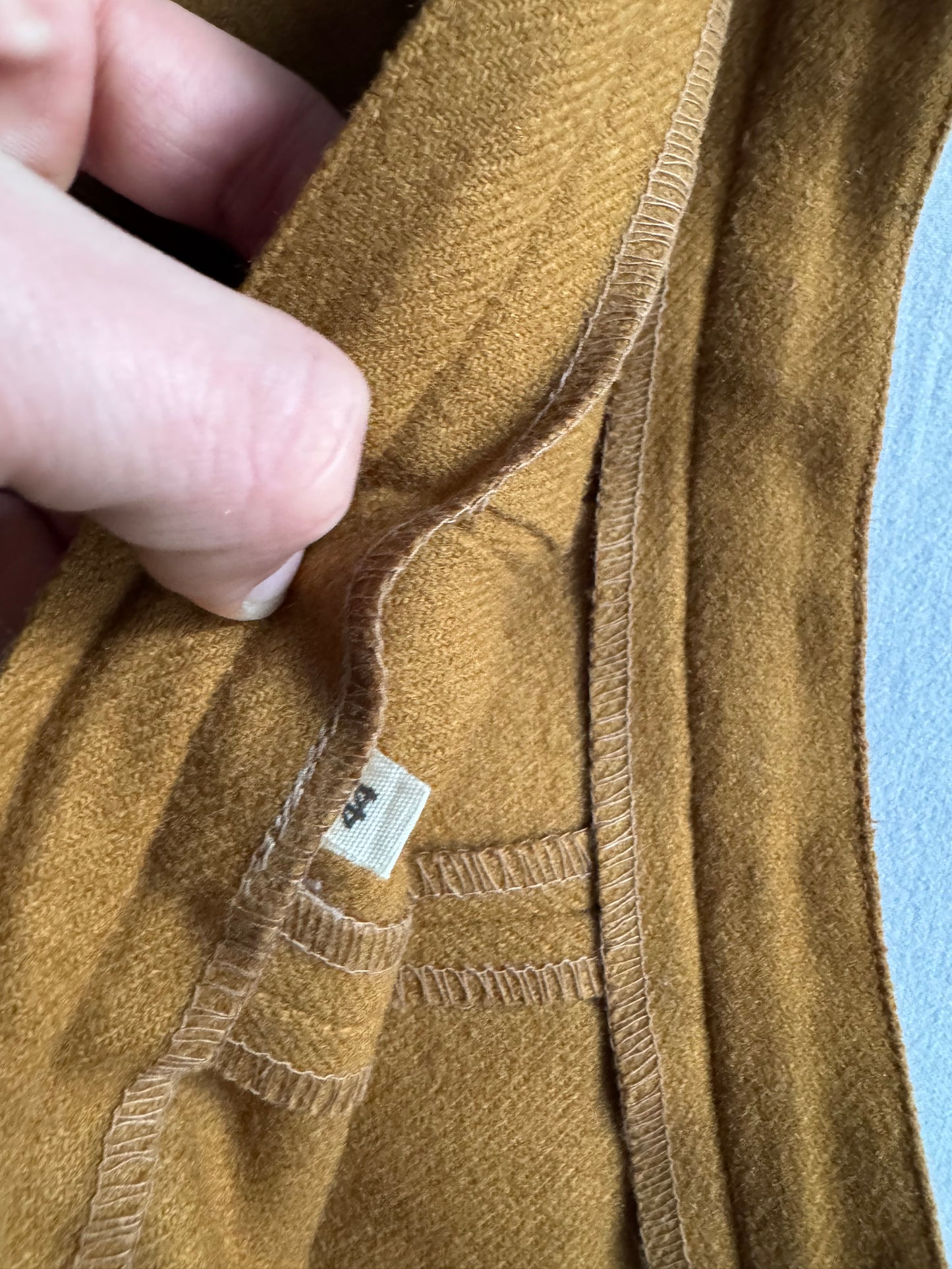 🌭 Pantaloni Scurți Vintage Damă din Lână Dark Mustard – M (IT 44)