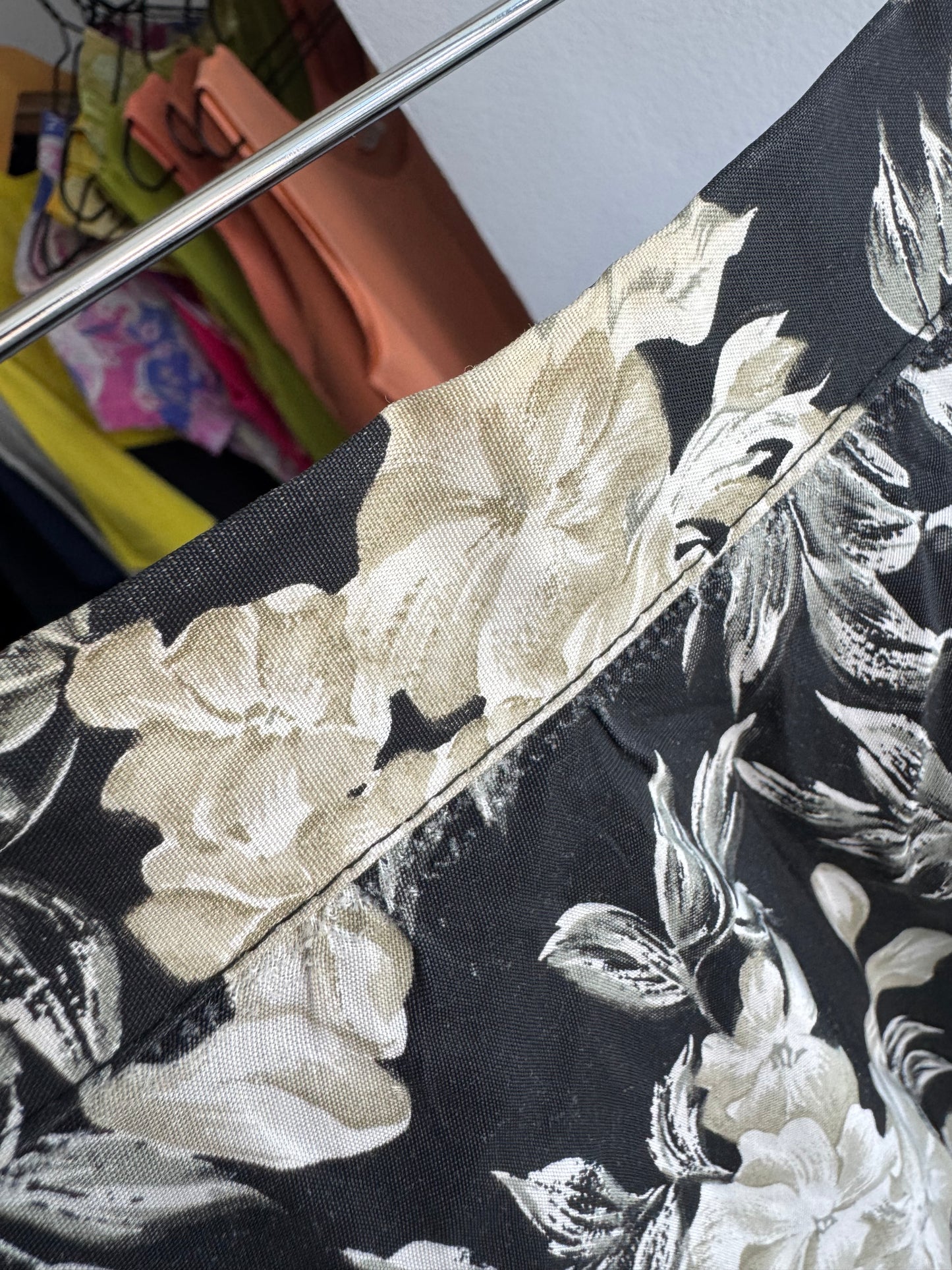 ☀️ Fustă Vintage Floral cu Print – IT 42 Damă (S/M)