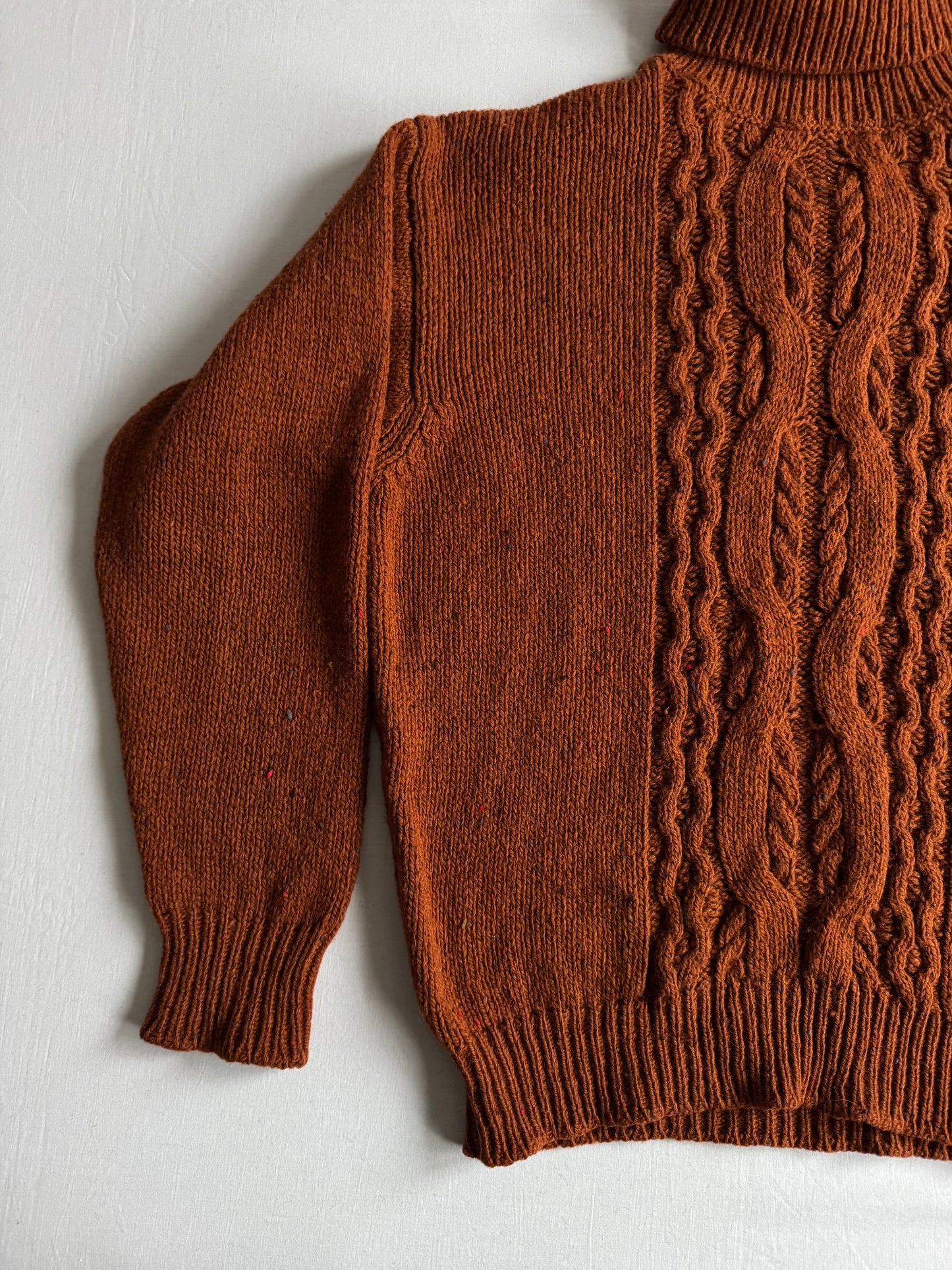 🧶 Pulover Vintage Cărămiziu din Lână Virgină cu Guler Rulat – L