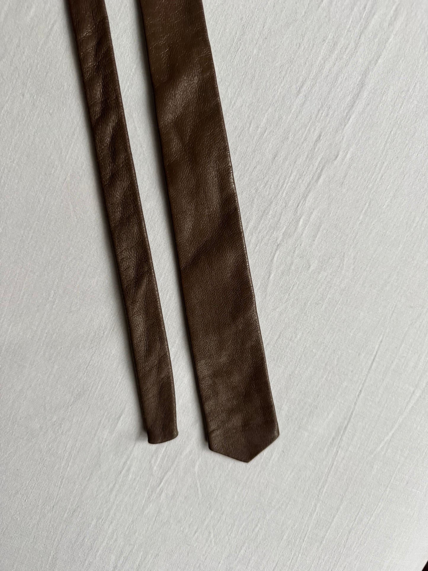 👔 Cravată Vintage Skinny din Piele Maro Închis – Made in Italy