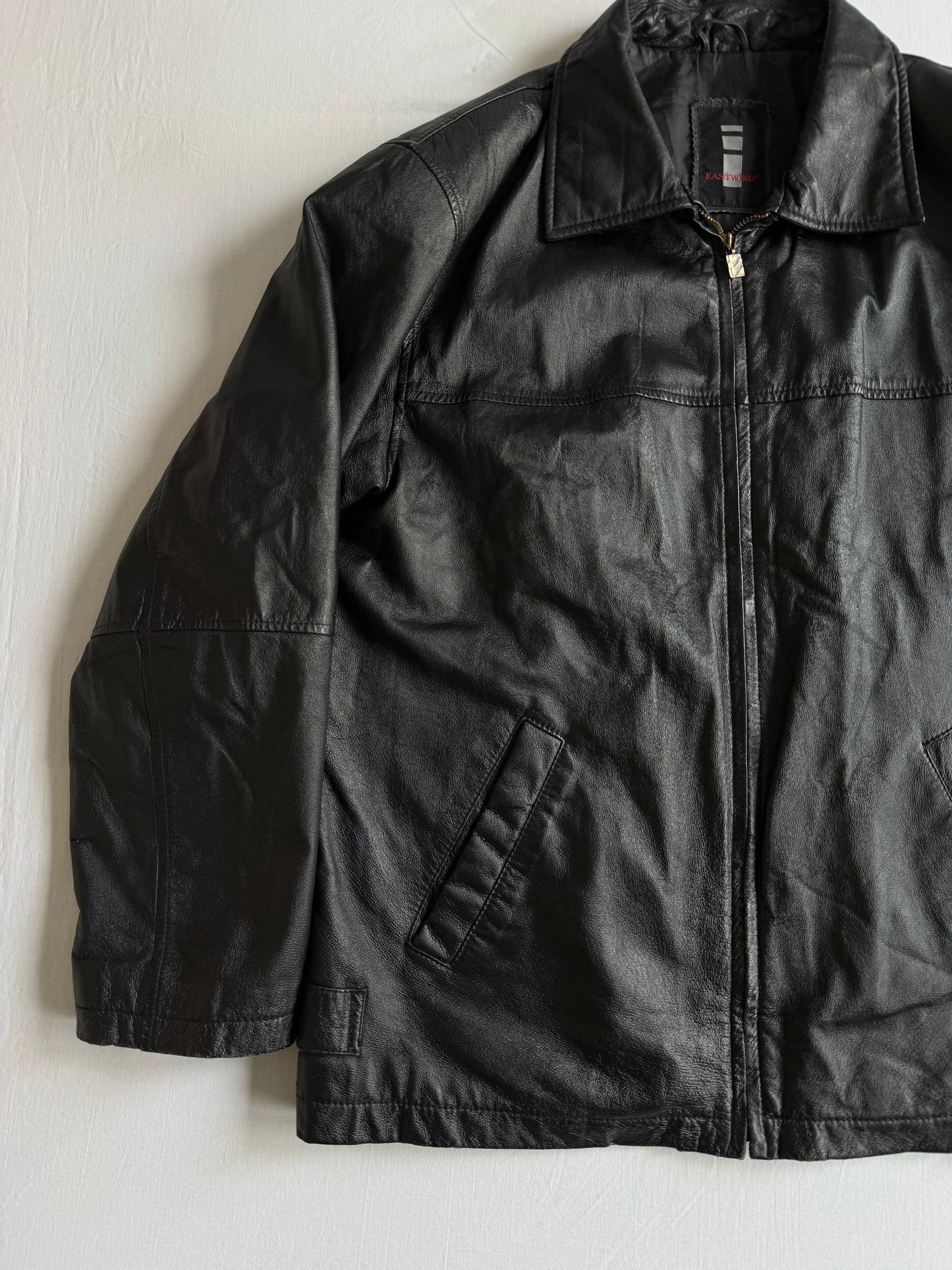 ☕️ Geacă Vintage Bărbați din Piele Neagră – M (48)