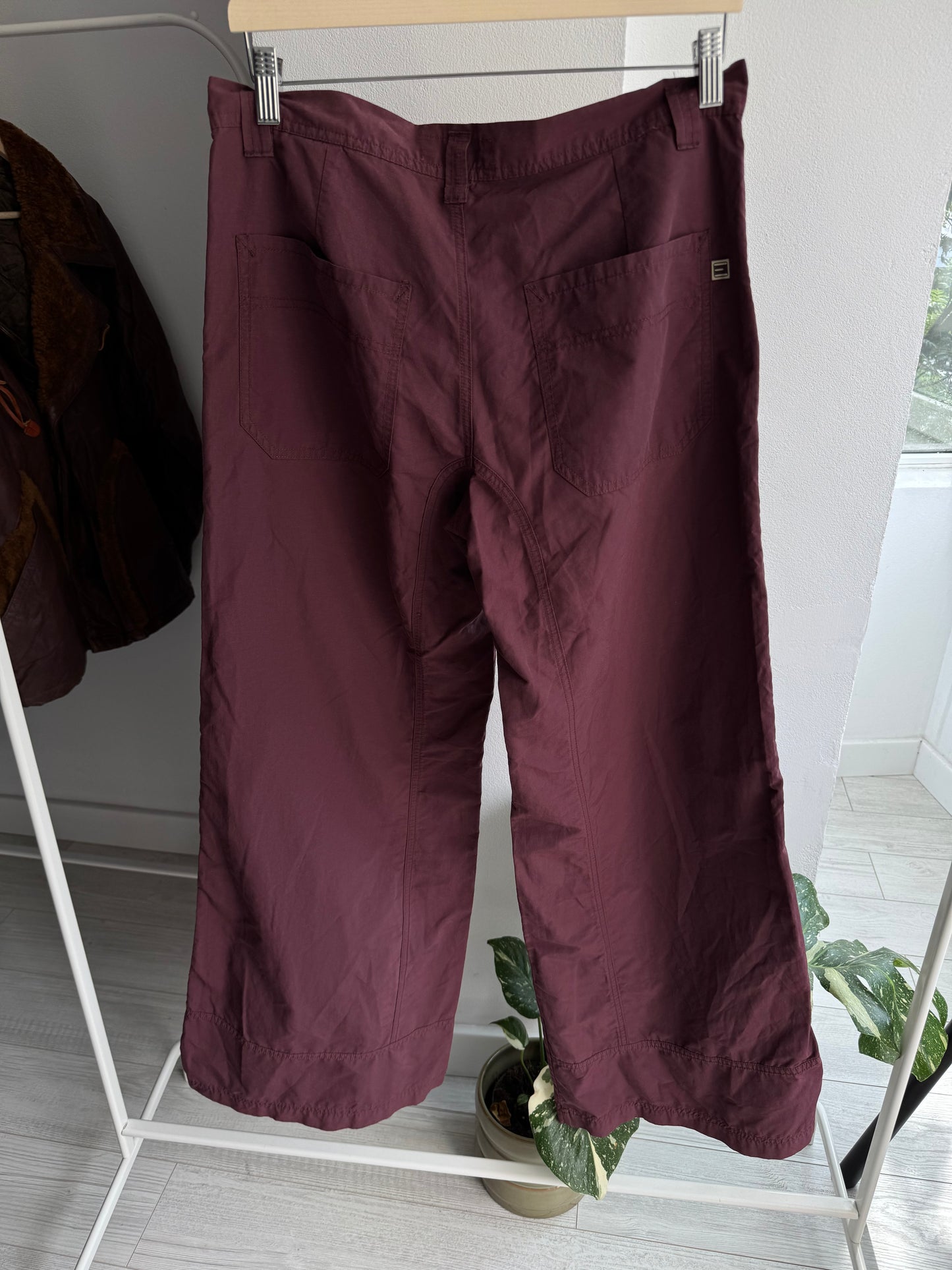 🪩 Pantaloni Y2K Excalibur Flared Rave – L
