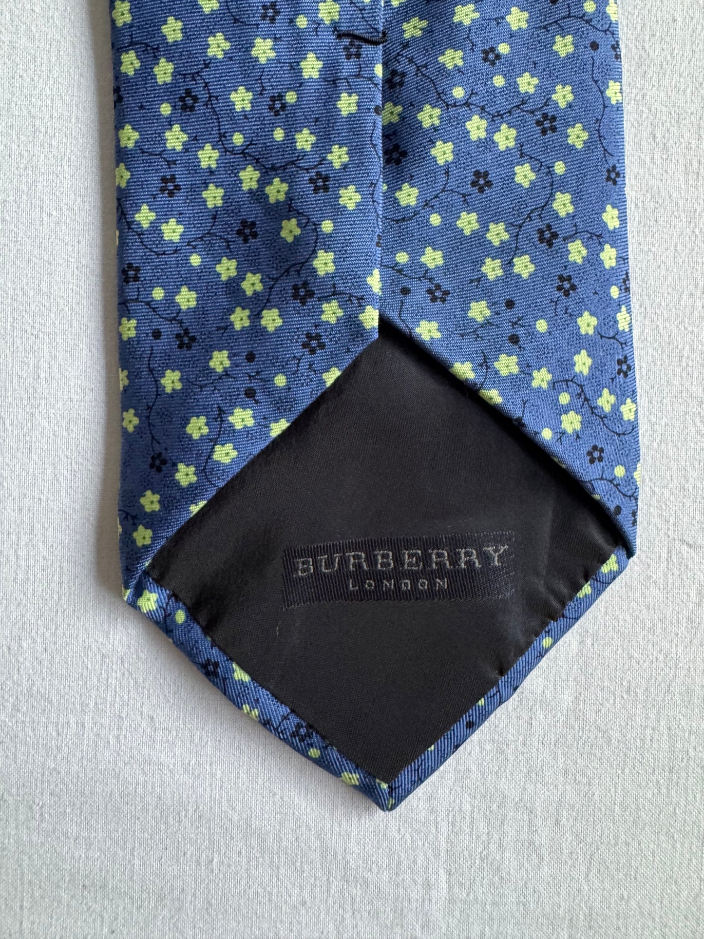 👔 Cravată Burberry din Mătase 100% – Vintage Classic