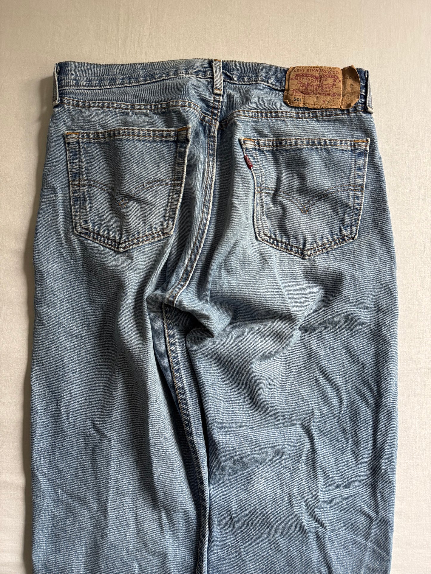 👖 Blugi Vintage Levi’s 501 – Mărime W34 x L32 – Made in UK