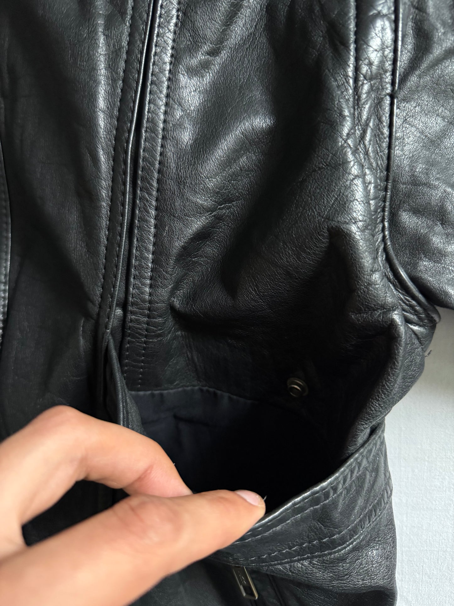 ☕️ Jachetă vintage din piele neagră cu mâneci detașabile – mărimea L