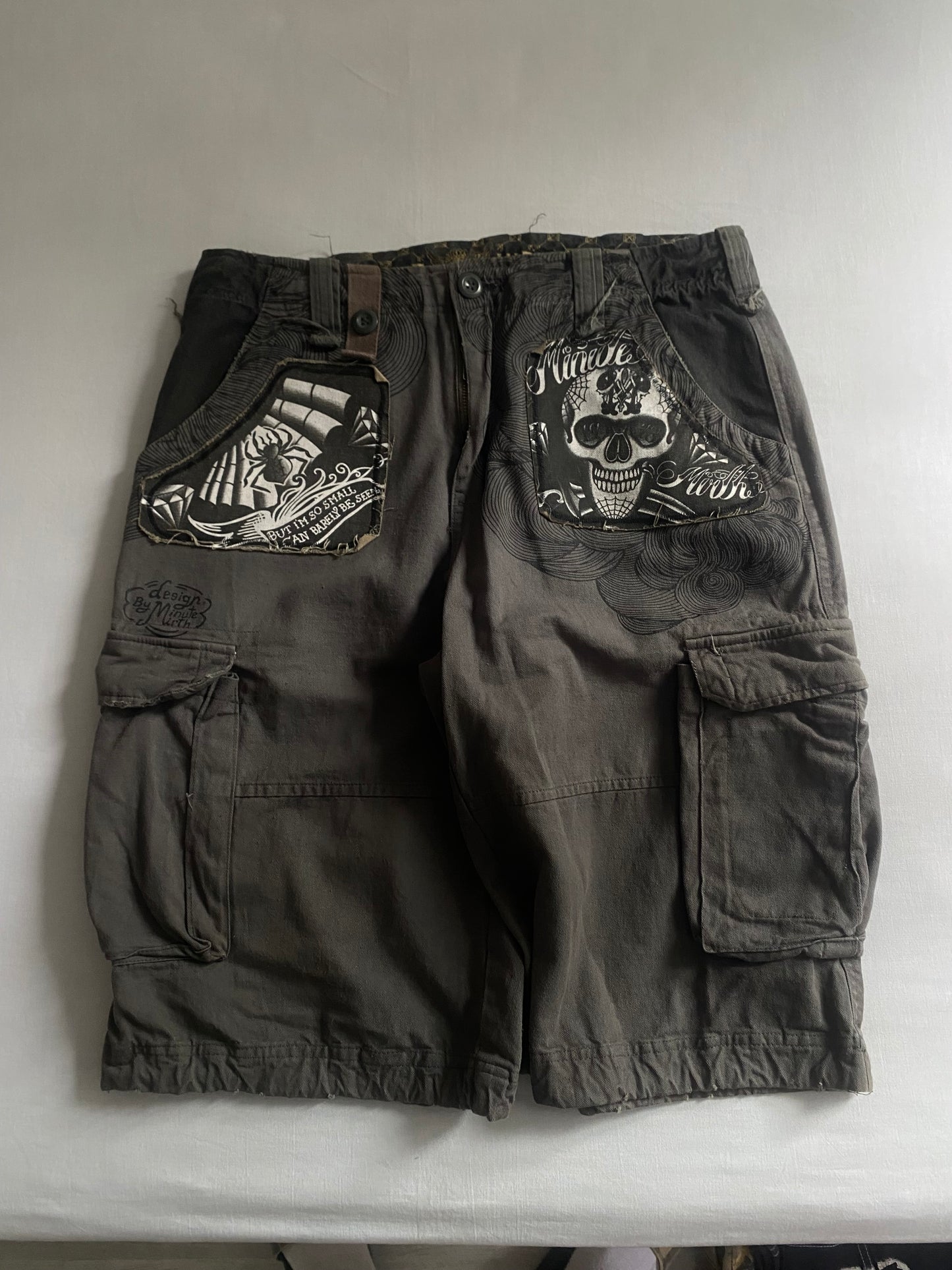 Pantaloni scurți cargo Y2K cu imprimeu original, mărimea US 34 🎨