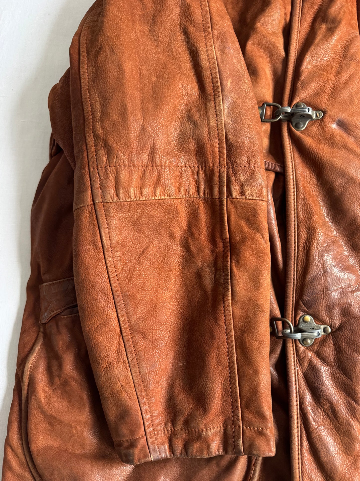 🧥 Geacă Vintage Bărbați Maro din Piele Full Grain cu Fireman Clasp și Glugă Detașabilă – XL