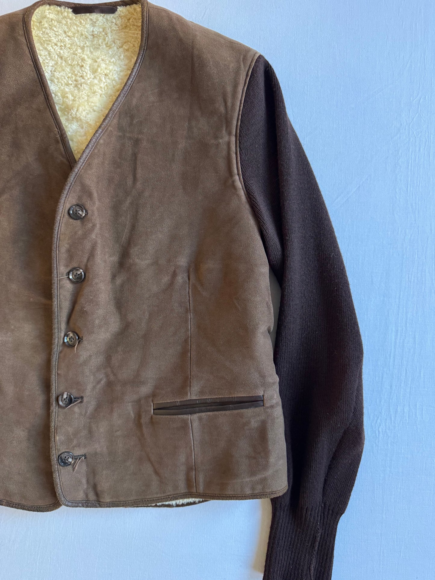 🐑 Cardigan Vintage Maro Închis cu Căptușeală Shearling Natural și Mâneci din Lână – M / L (50)