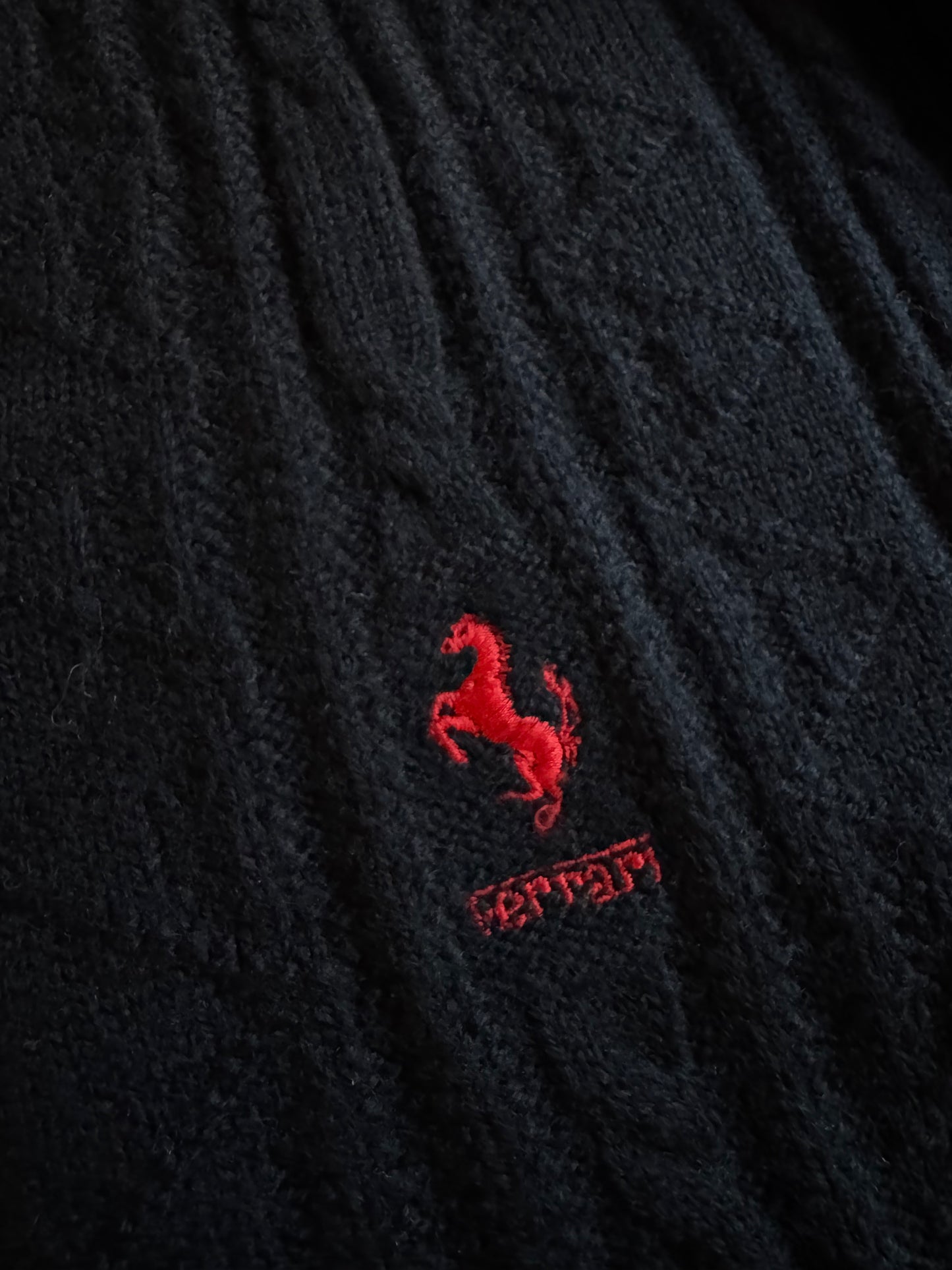 🏎️ 🧶 Pulover vintage Ferrari V-neck negru – mărimea L (Made in Italy)