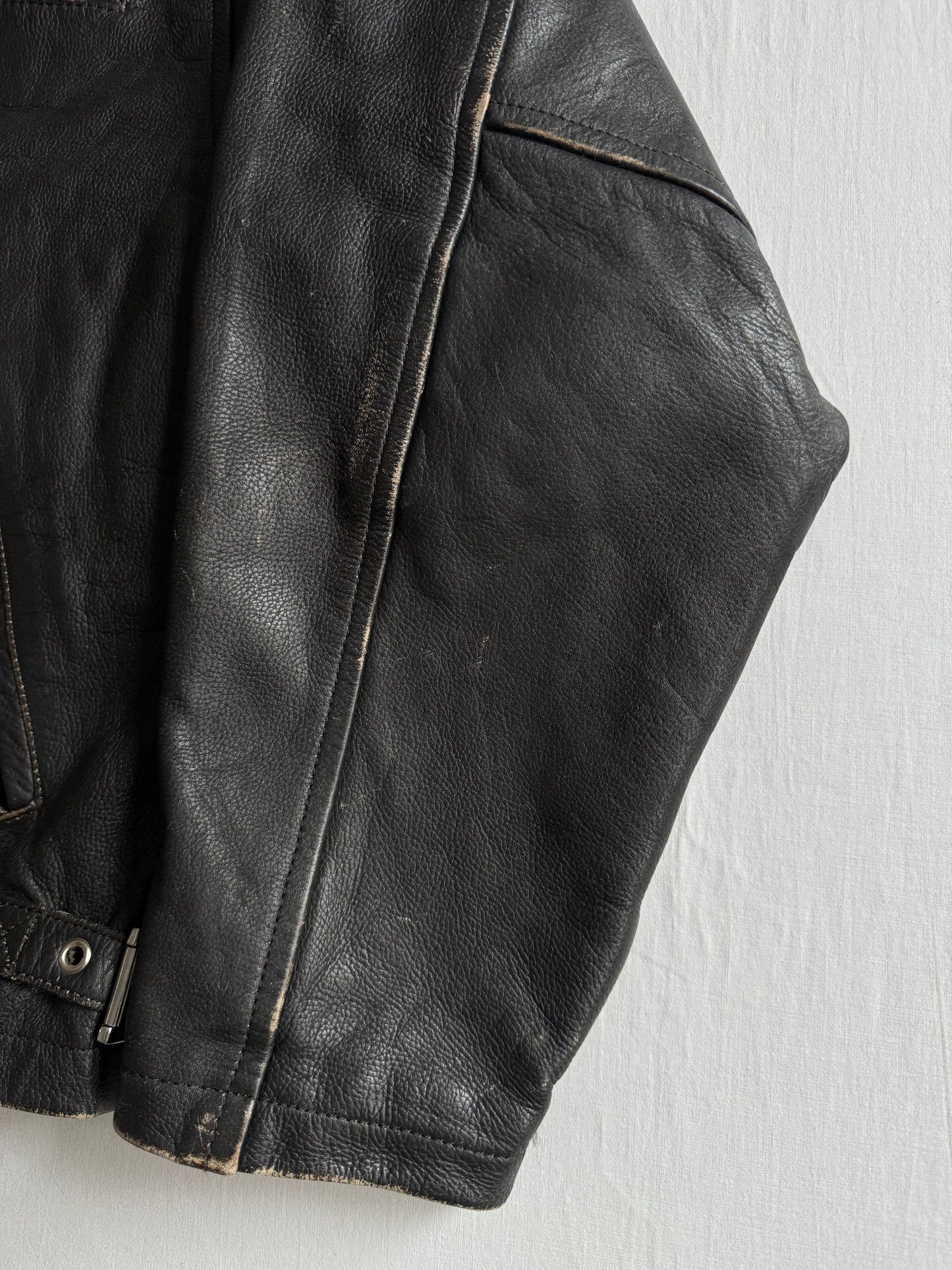 🏍️ Geacă vintage din piele neagră pentru bărbați – mărimea L – croială cropped – piele naturală cu patină autentică