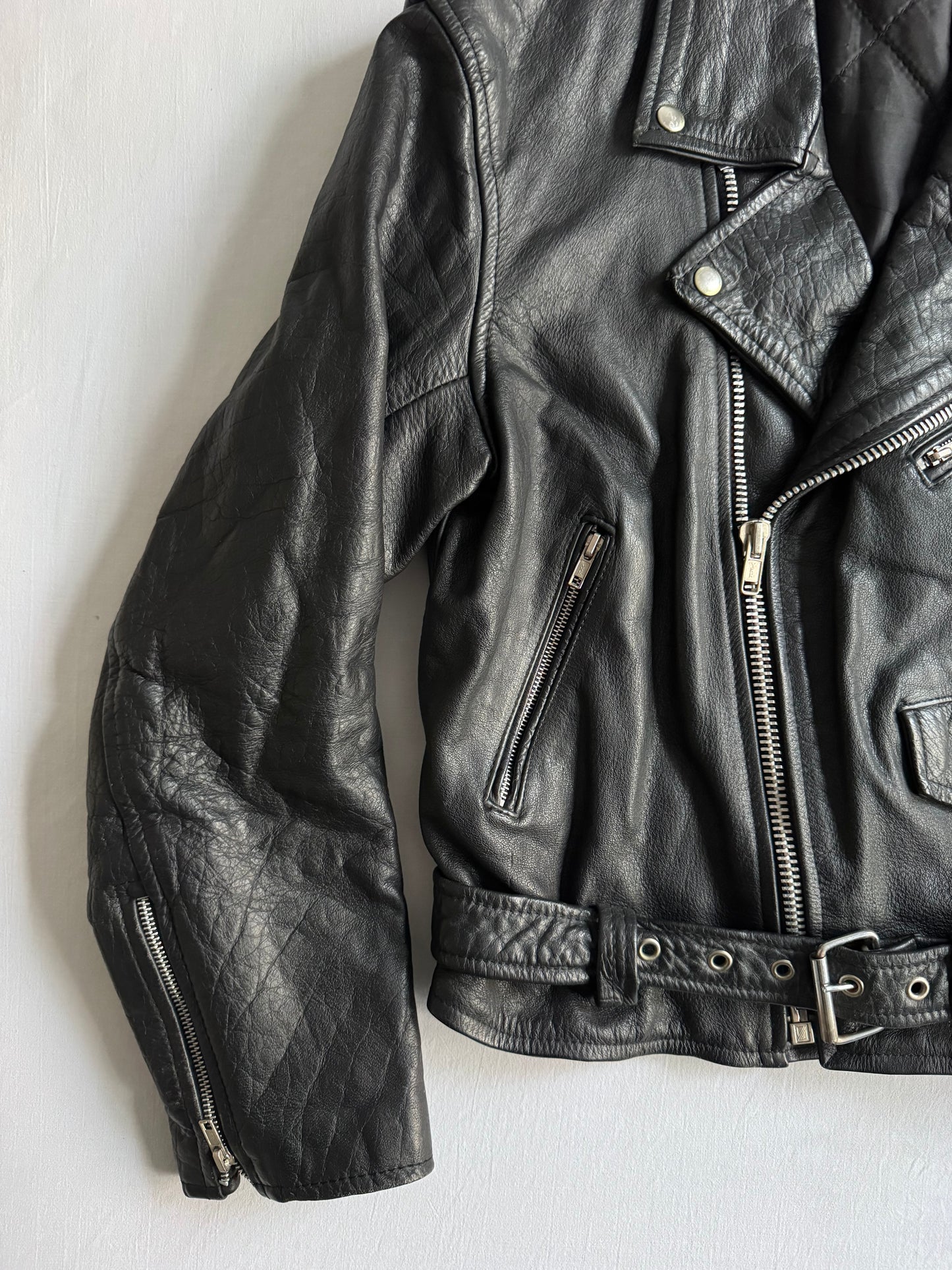 🏍️ Geacă vintage din piele biker / Cu ținte pe umăr (M bărbați)