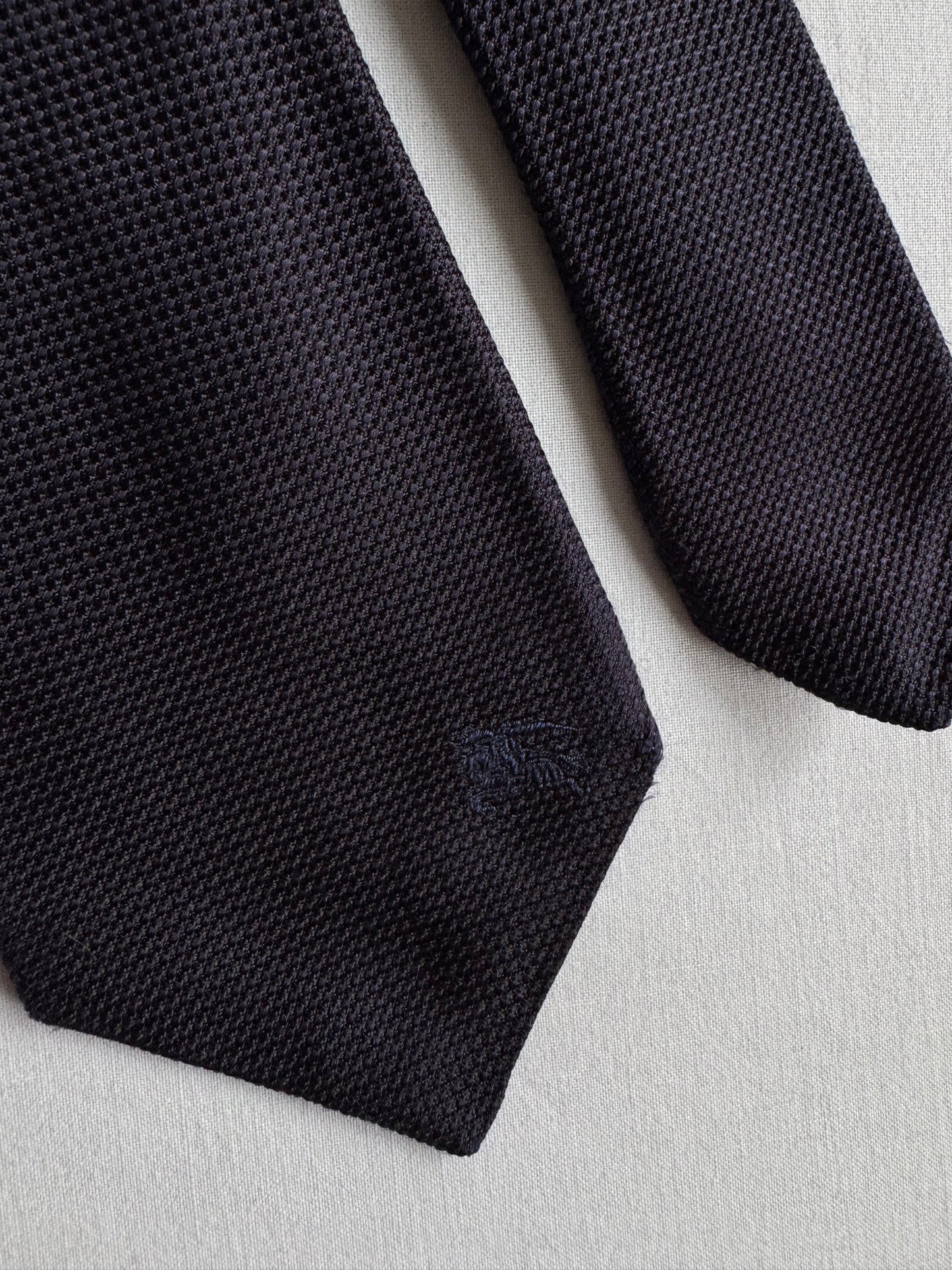 🐎 👔 Cravată Vintage Burberry Bleumarin din Mătase – Handmade in England