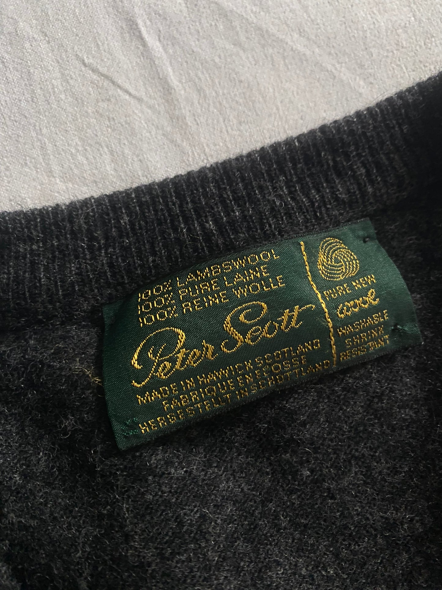 Pulover Vintage Peter Scott – Dark Grey V-Neck – 100% Lână Virgină – Made in Scotland – UK 42