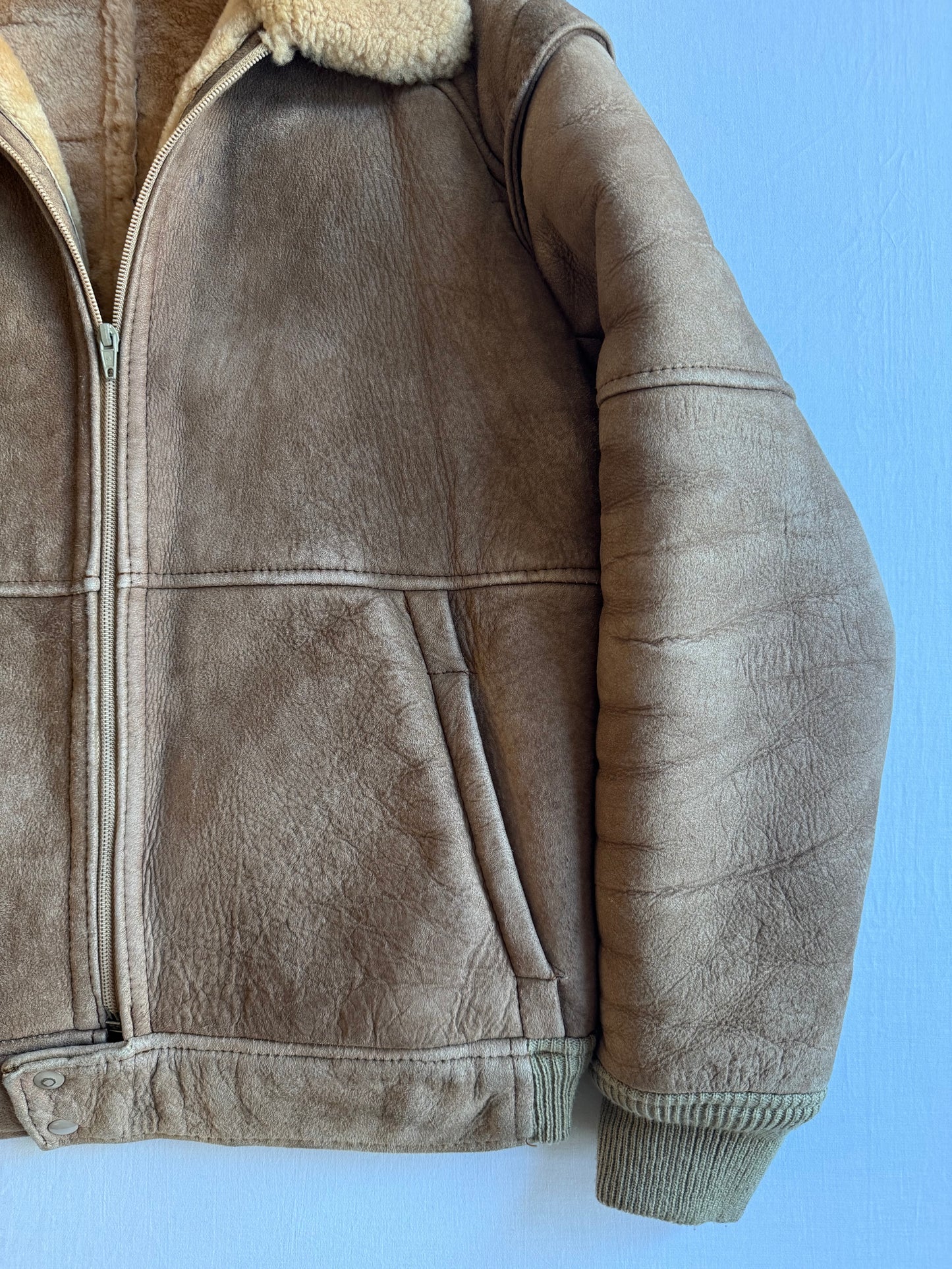 🐑 Geacă Vintage din Shearling Natural Maro Deschis – M (Cropped Bomber Fit)