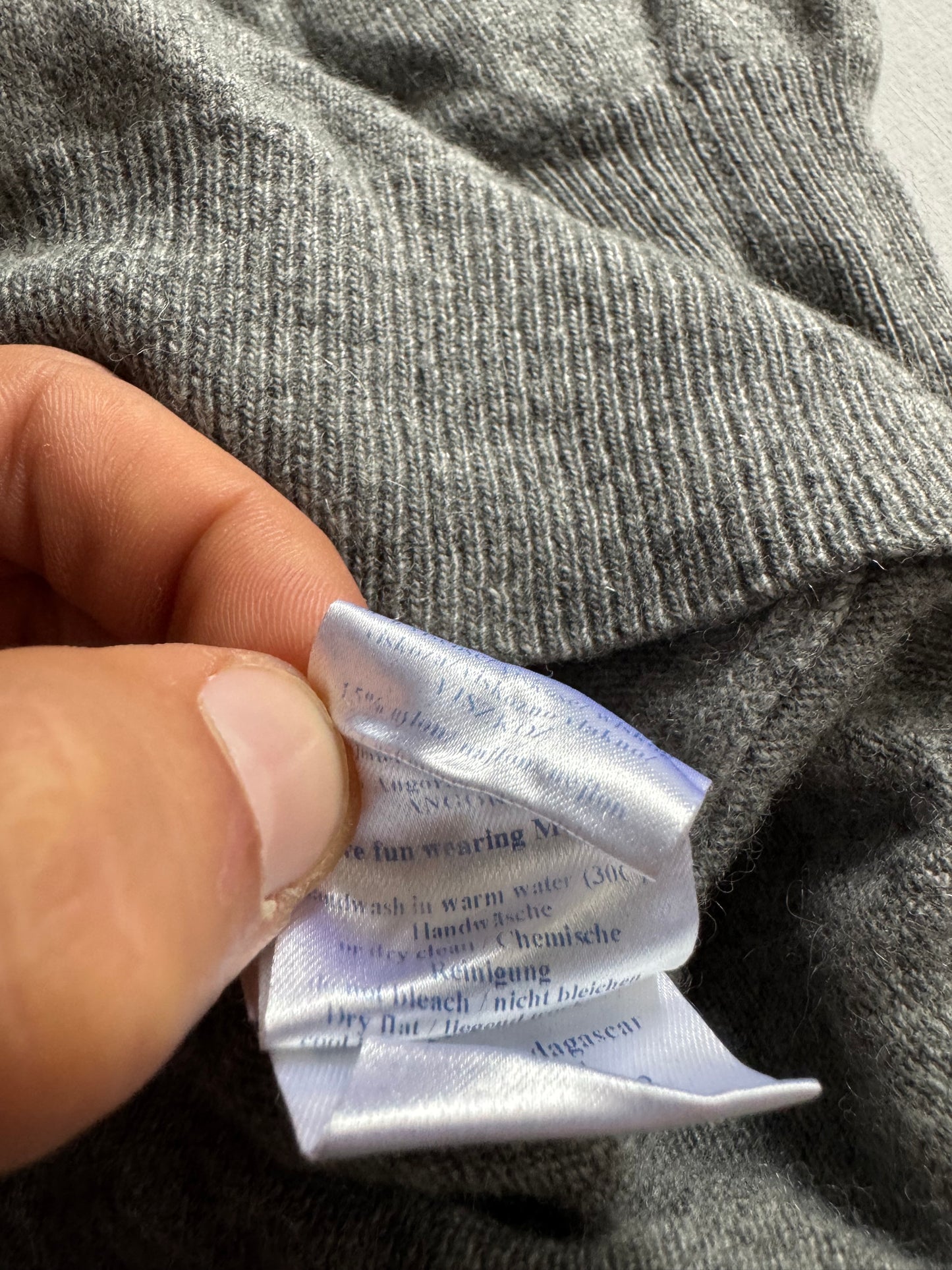 🩶 Pulover Gri cu Guler în V – Amestec Merino, Angora & Cașmir – Mărime L