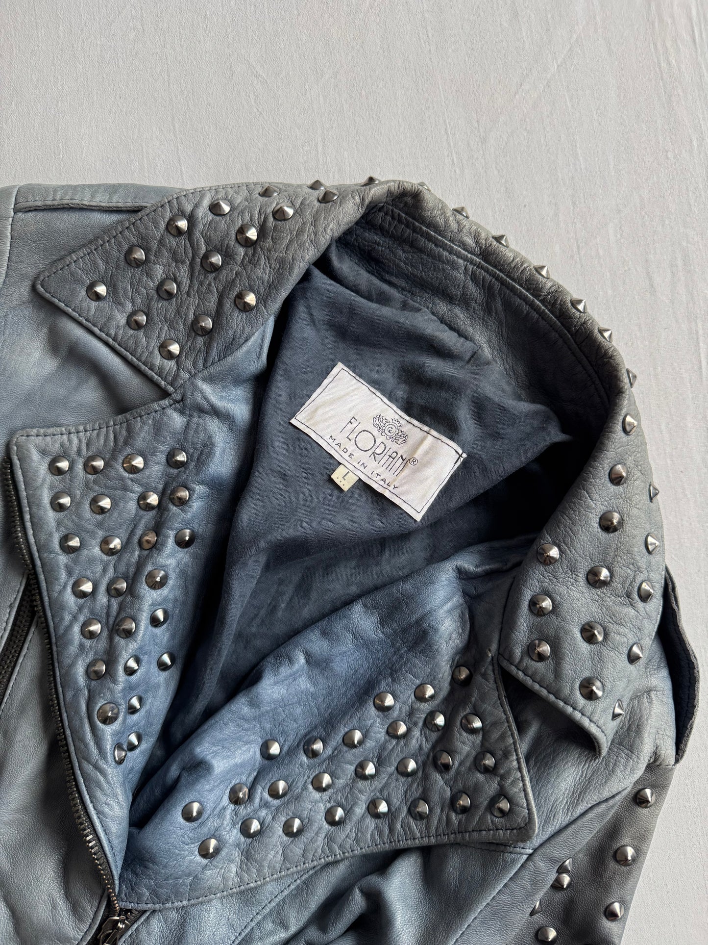 💙 Geacă Biker Y2K Damă din Piele Baby Blue Faded cu Ținte – L