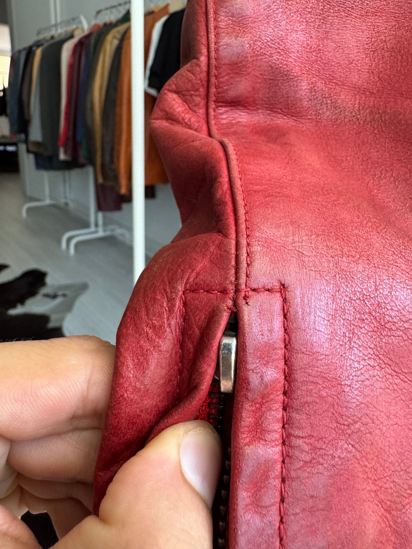 🍷 Jachetă Piele Buffalo Roșie Chevignon Y2K Vintage – Mărime S