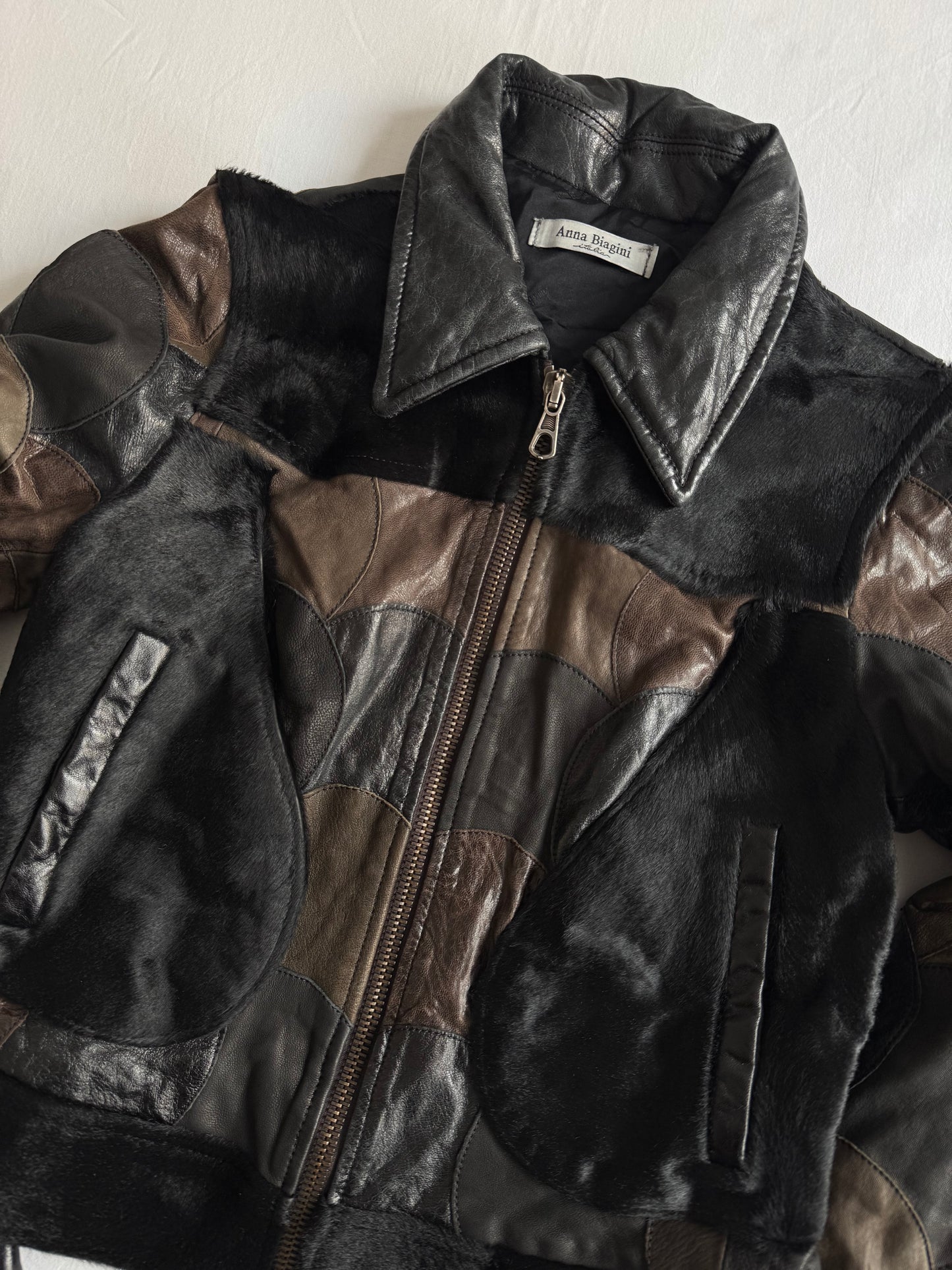 🐮 Jachetă Y2K Patchwork din Piele și Păr de Vacă – IT 44 (S Damă)