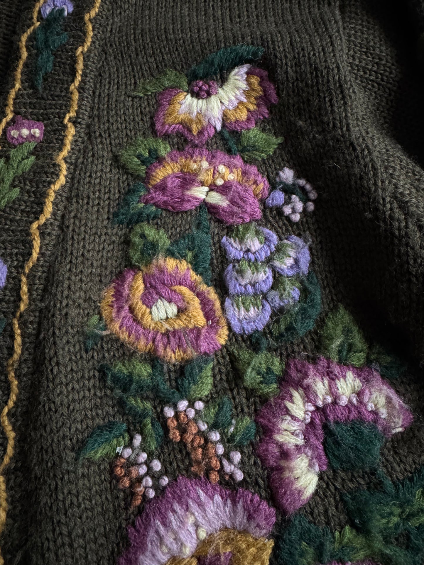 🧶 Cardigan Vintage Damă Verde Închis din Lână cu Broderie Florală – S