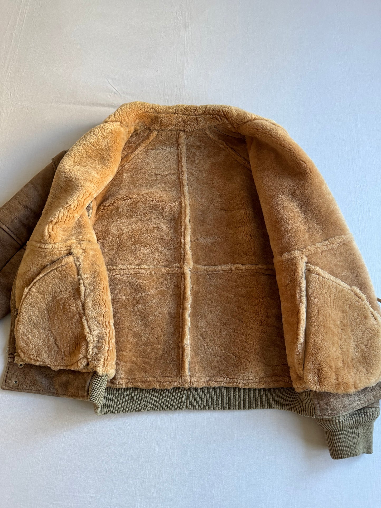 🐑 Geacă Vintage din Shearling Natural Maro Deschis – M (Cropped Bomber Fit)