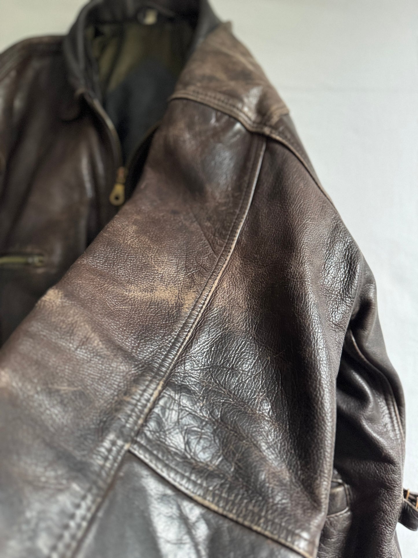 🧥 Geacă Vintage din Piele Groasă – Mărime Men’s XL