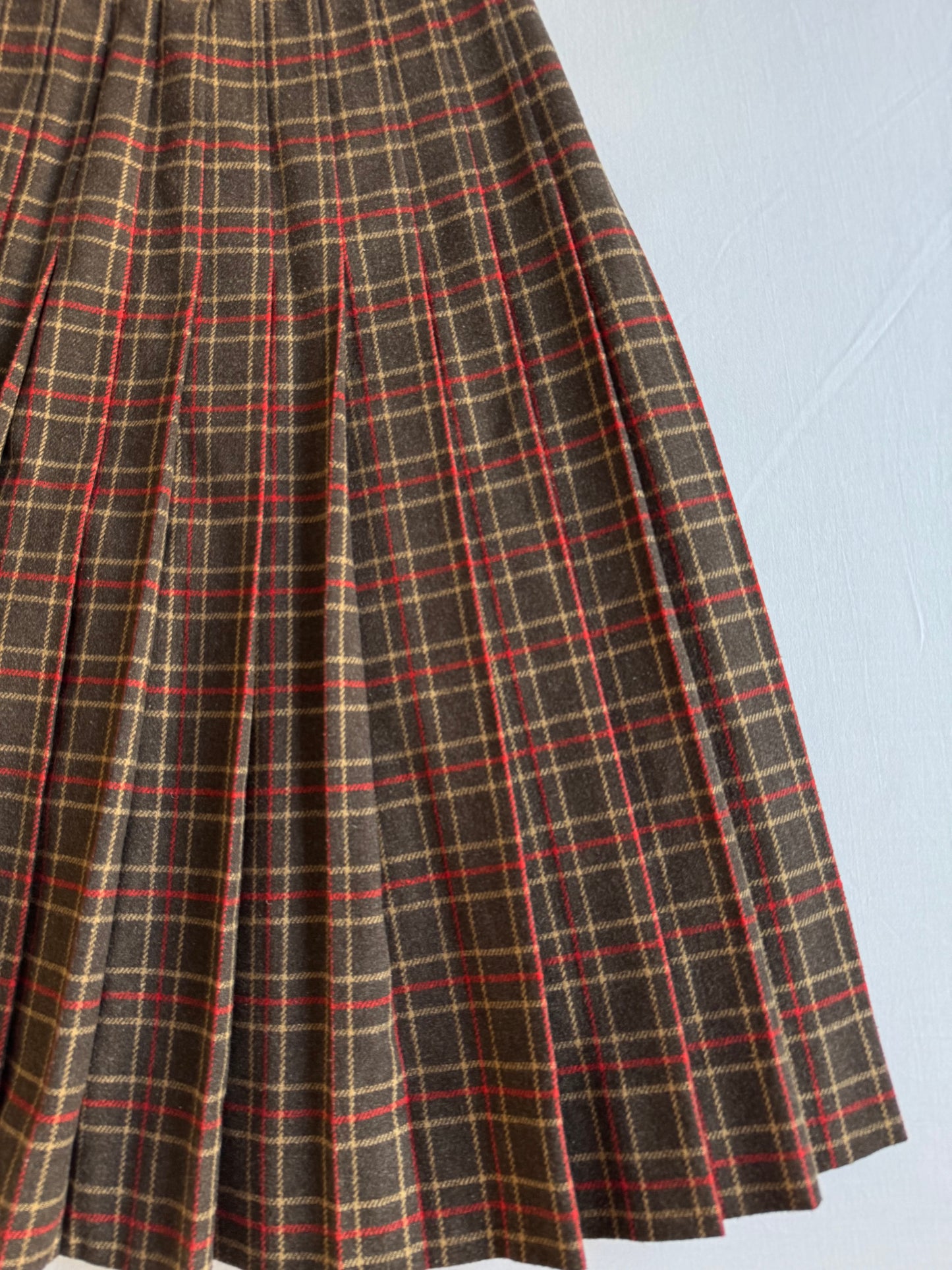 🪵 Fustă Vintage Plisată din Lână Tartan Maro Închis – aprox. S