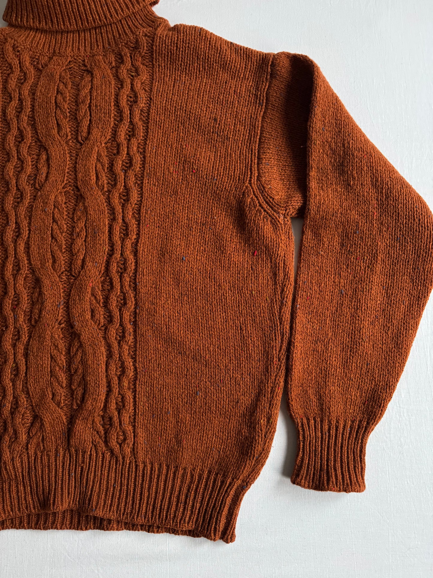 🧶 Pulover Vintage Cărămiziu din Lână Virgină cu Guler Rulat – L