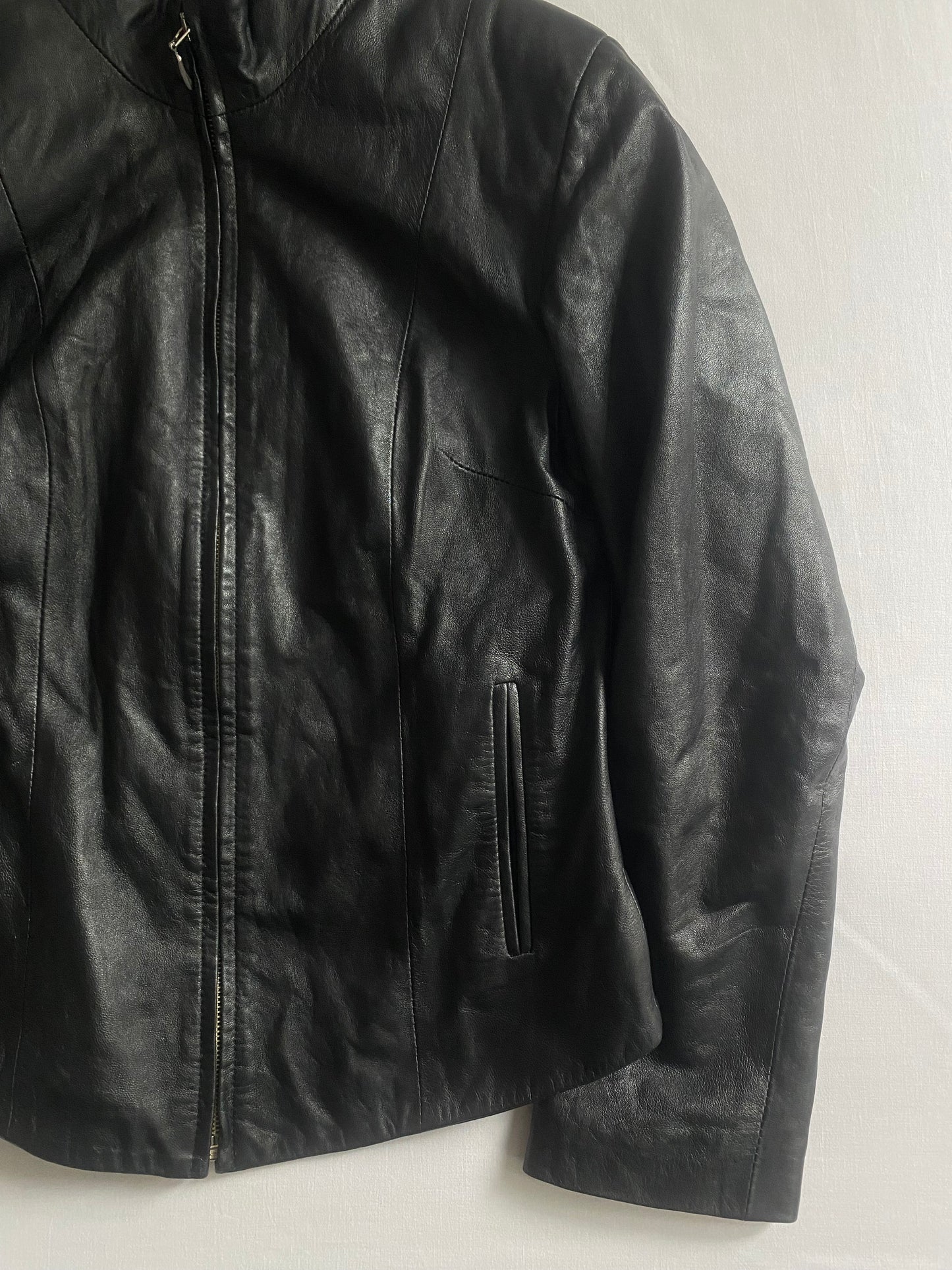 🖤 Vintage Black Leather Jacket – Women’s L