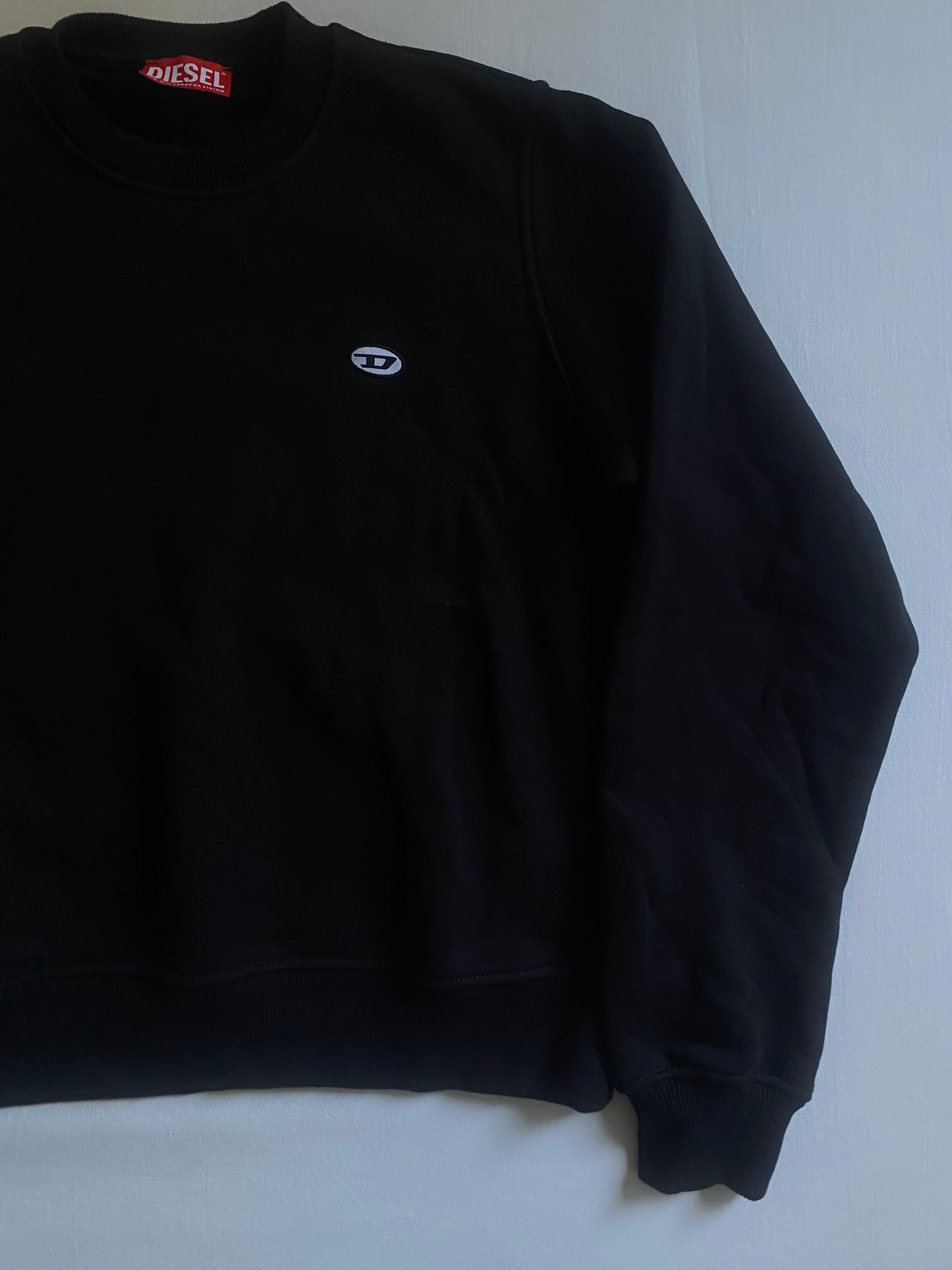 Crewneck Negru Diesel – Logo Mic pe Piept – Women’s S – Mint Condition
