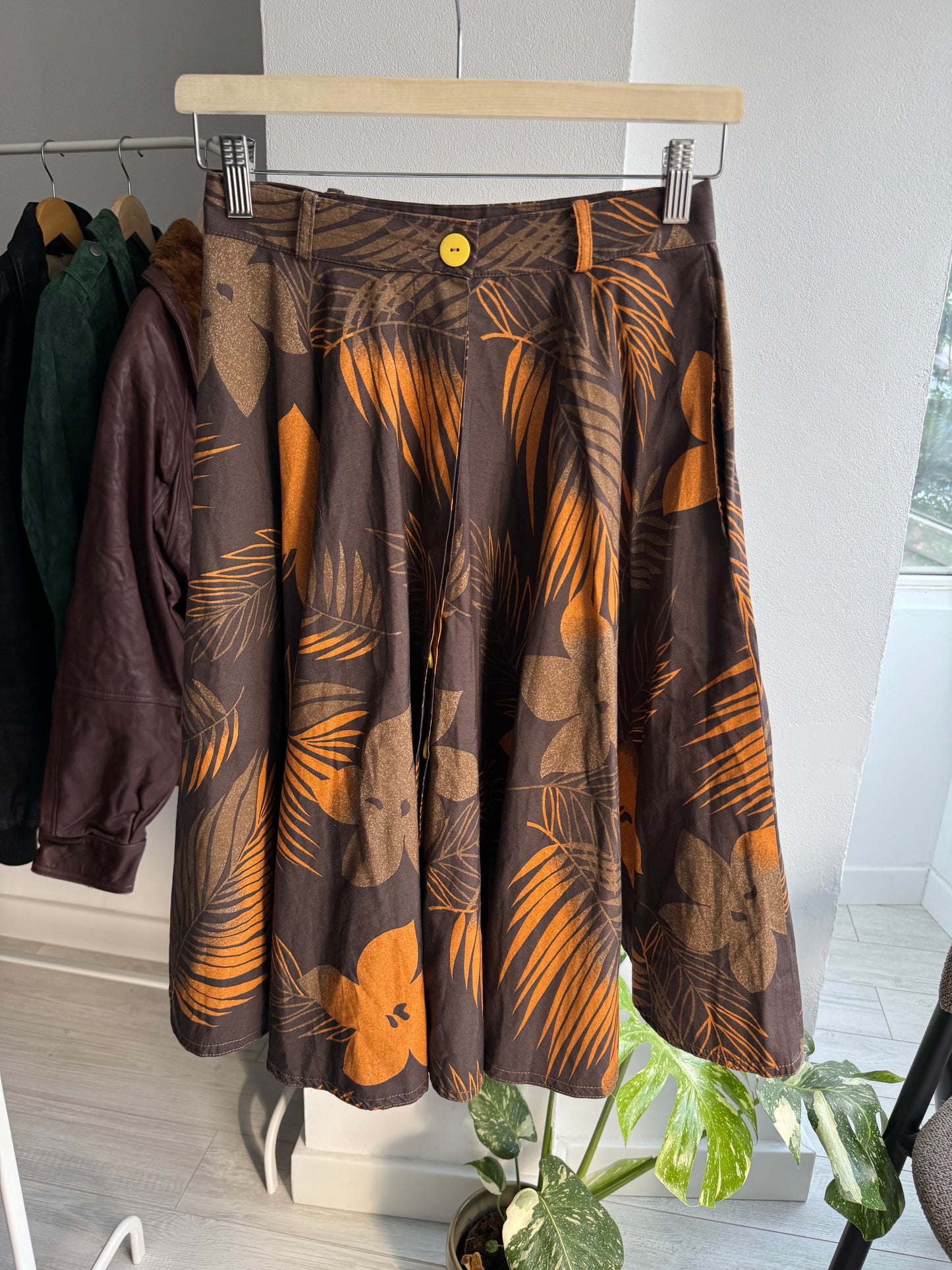 🌴 Fustă Vintage Brown Printed – IT 42 (S/M Damă) – Made in Italy