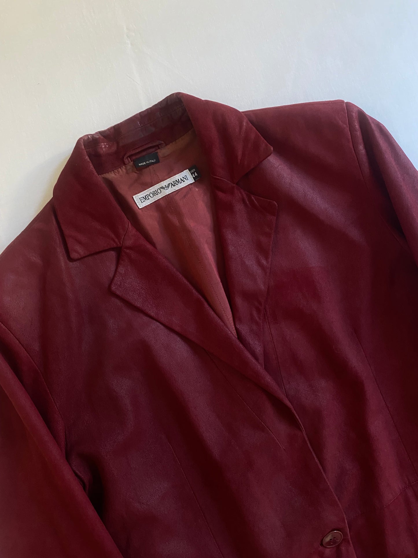Sacou Vintage Emporio Armani – Piele Burgundy – Anii ’80 – Made in Italy – IT 44