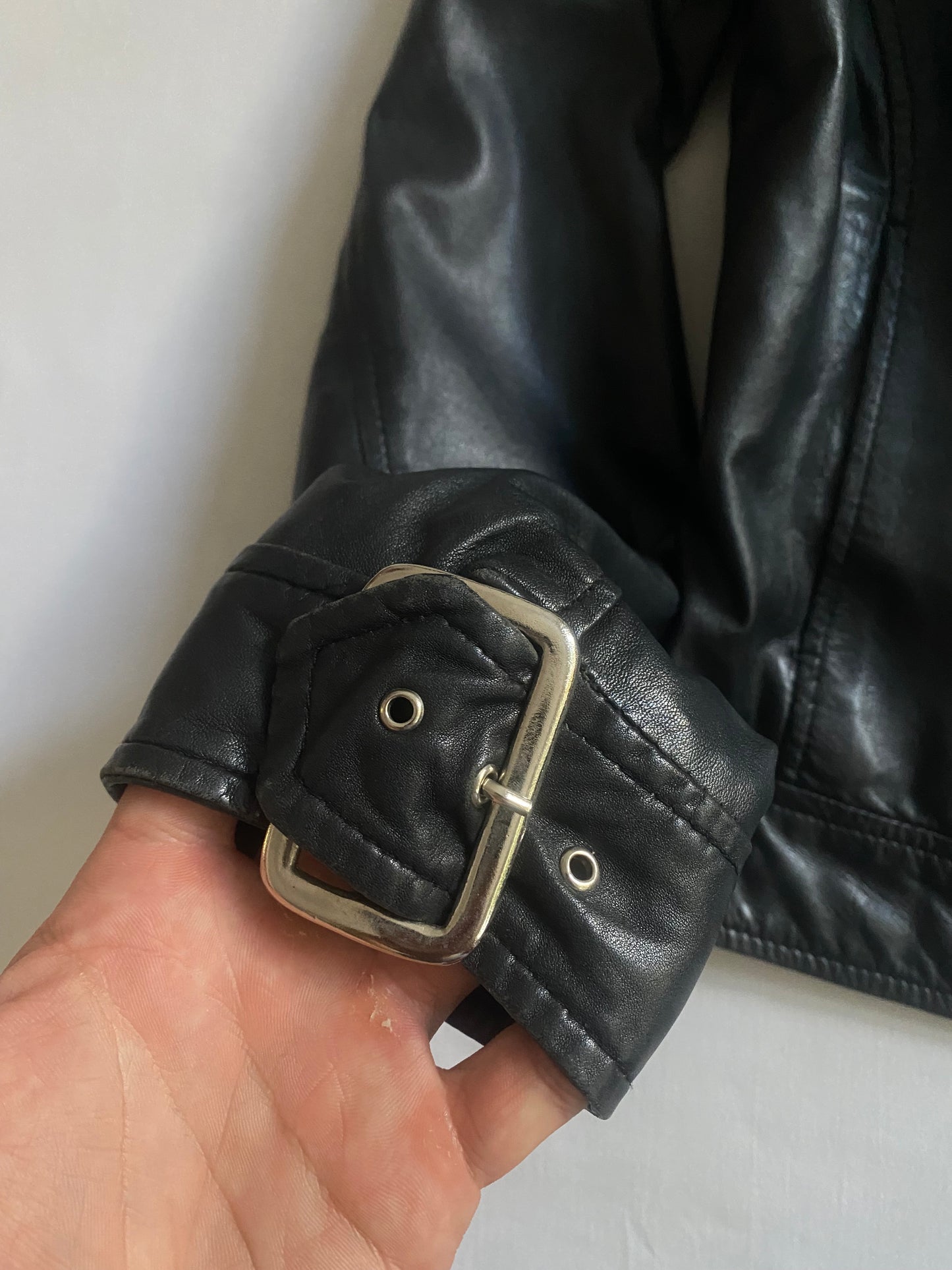 🧥 Geacă Vintage din Piele Neagră Cafe Racer – Mărimea M Femei – Made in India