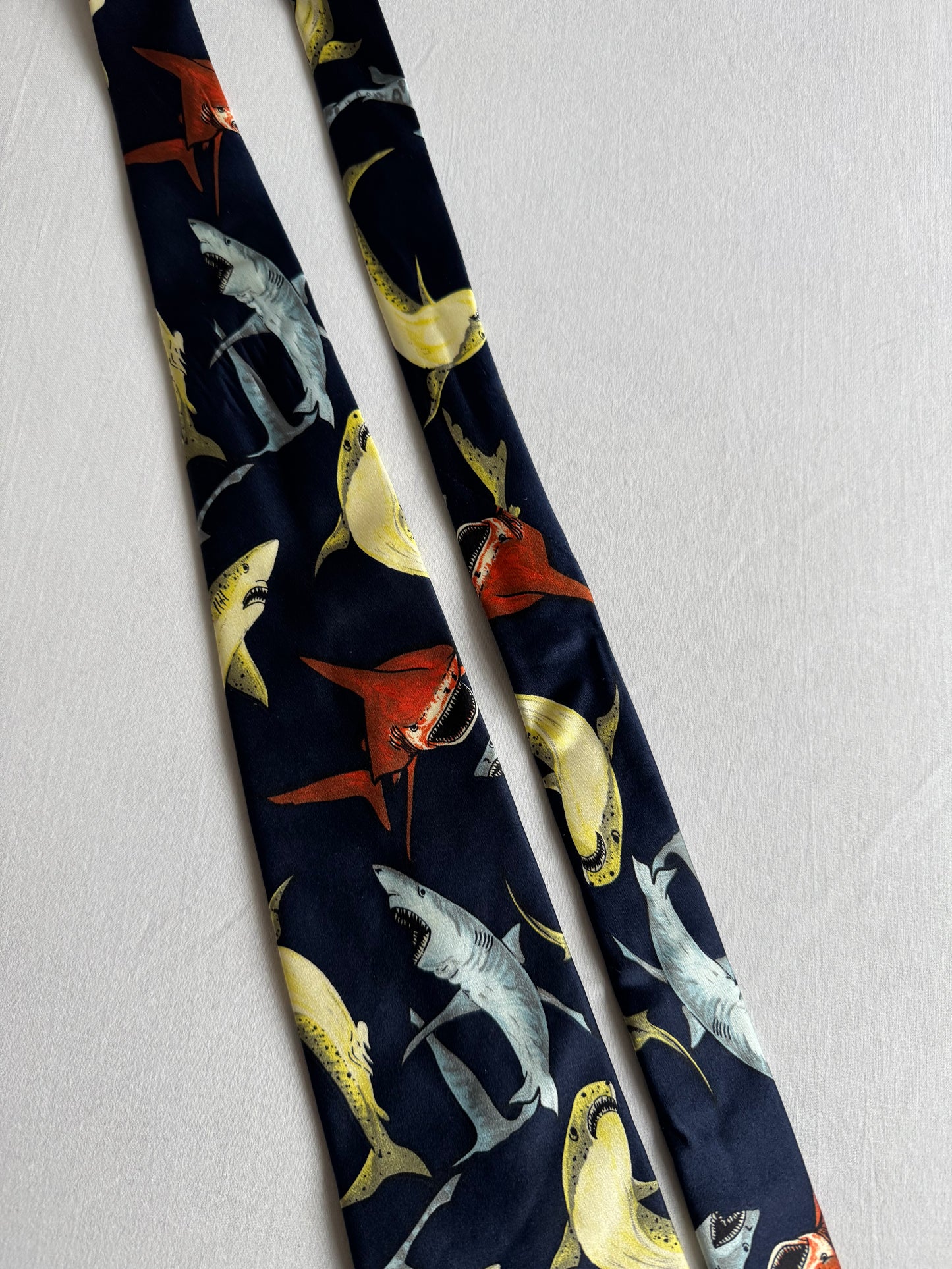 🦈 Cravată Vintage Bleumarin din Mătase cu Print Rechini – Made in Italy