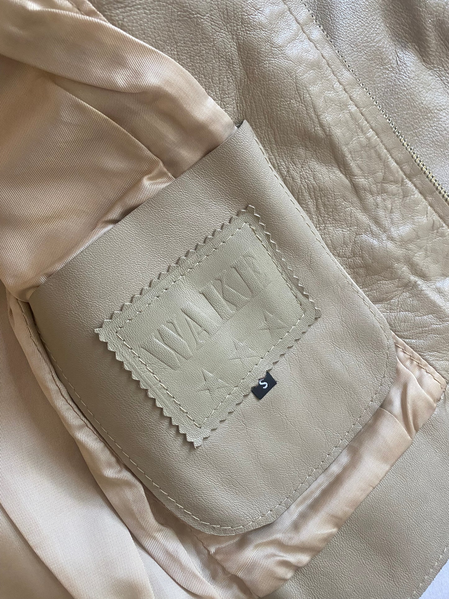 🧥 Geacă Vintage din Piele Crem – Made in Italy, Guler Stil Anii '70 – Mărimea S Femei