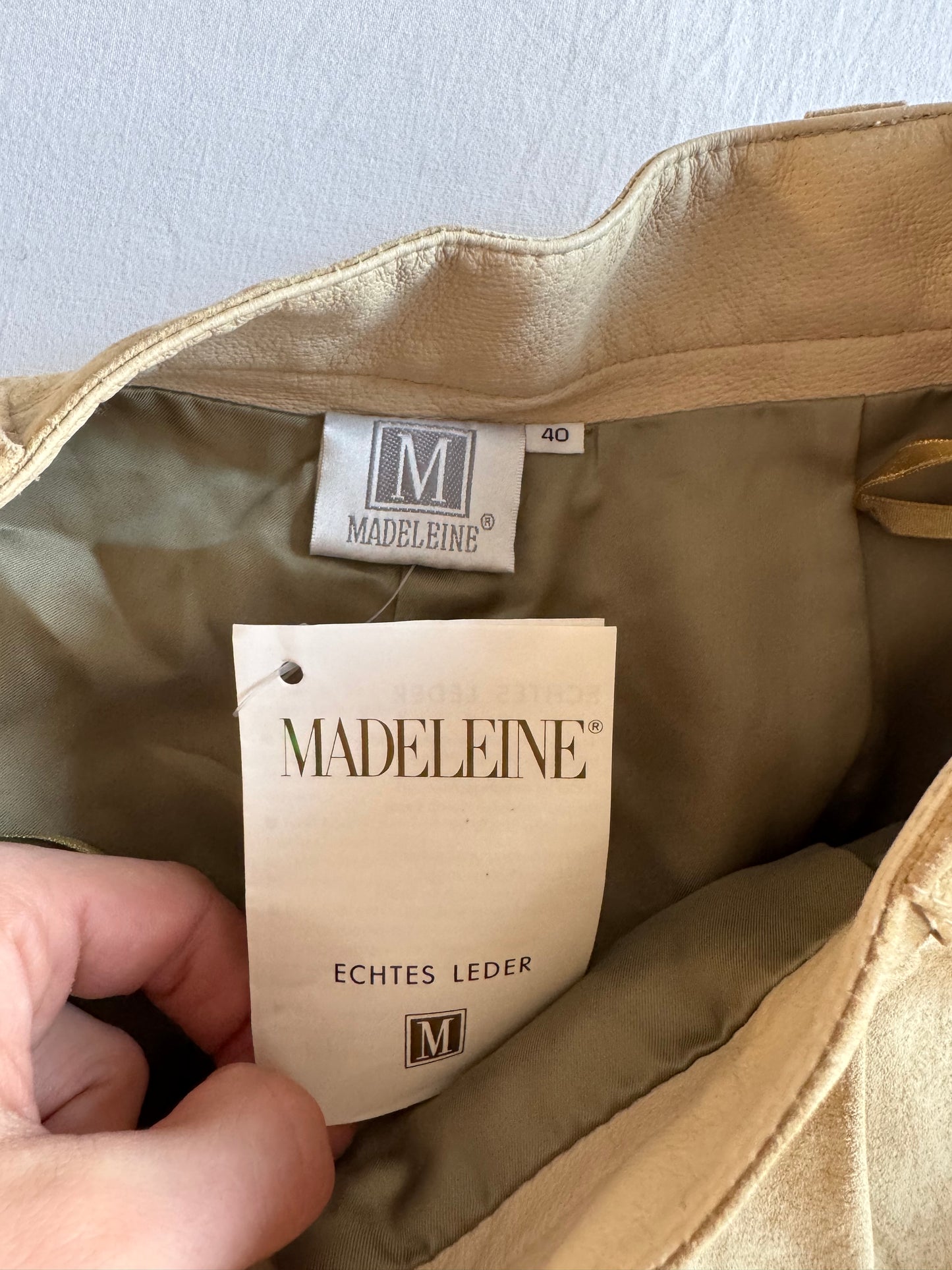 🍦 Pantaloni Scurți Vintage Damă din Piele Suede Crem – M / L (EU 40)