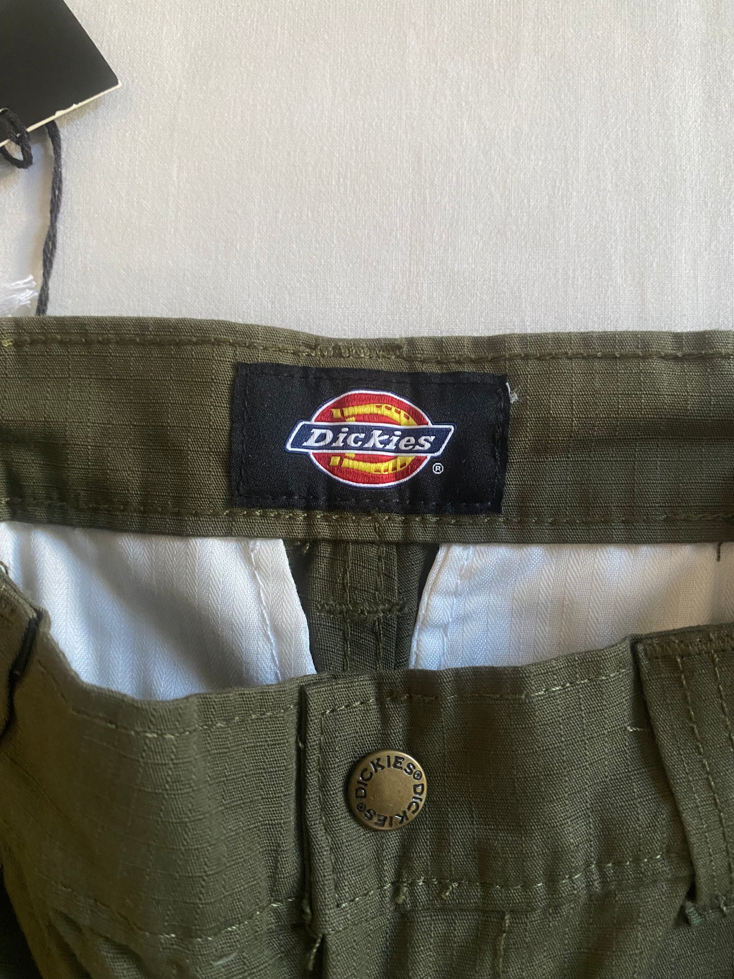🪖 Pantaloni Dickies Cargo – Dark Olive – New with Tags – W26