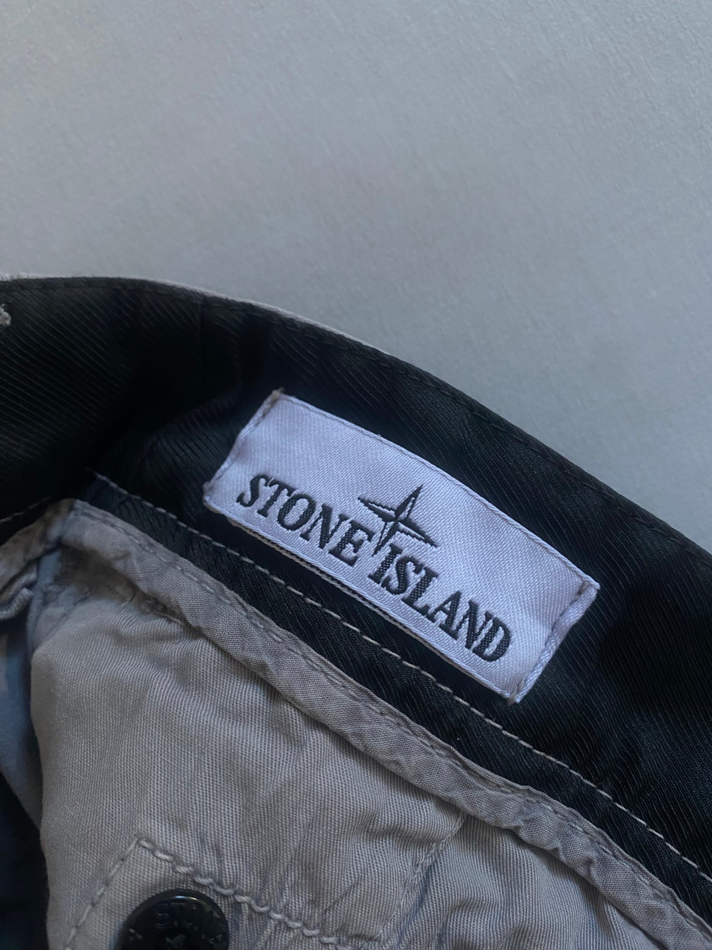 👖 Pantaloni cargo gri Stone Island