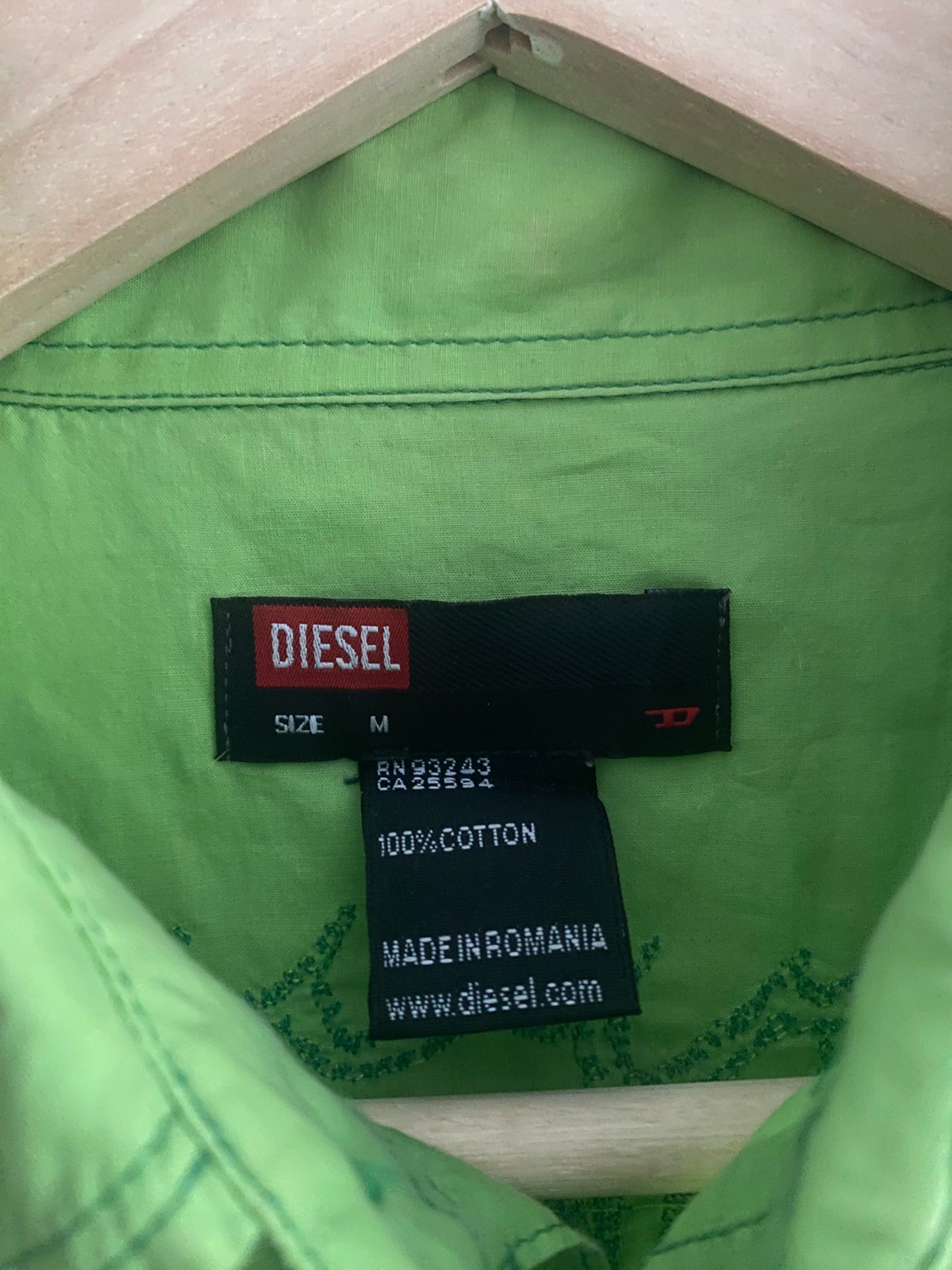 👚 Cămașă Y2K Diesel Verde cu Broderie pe Spate – Mărime M (Femei)