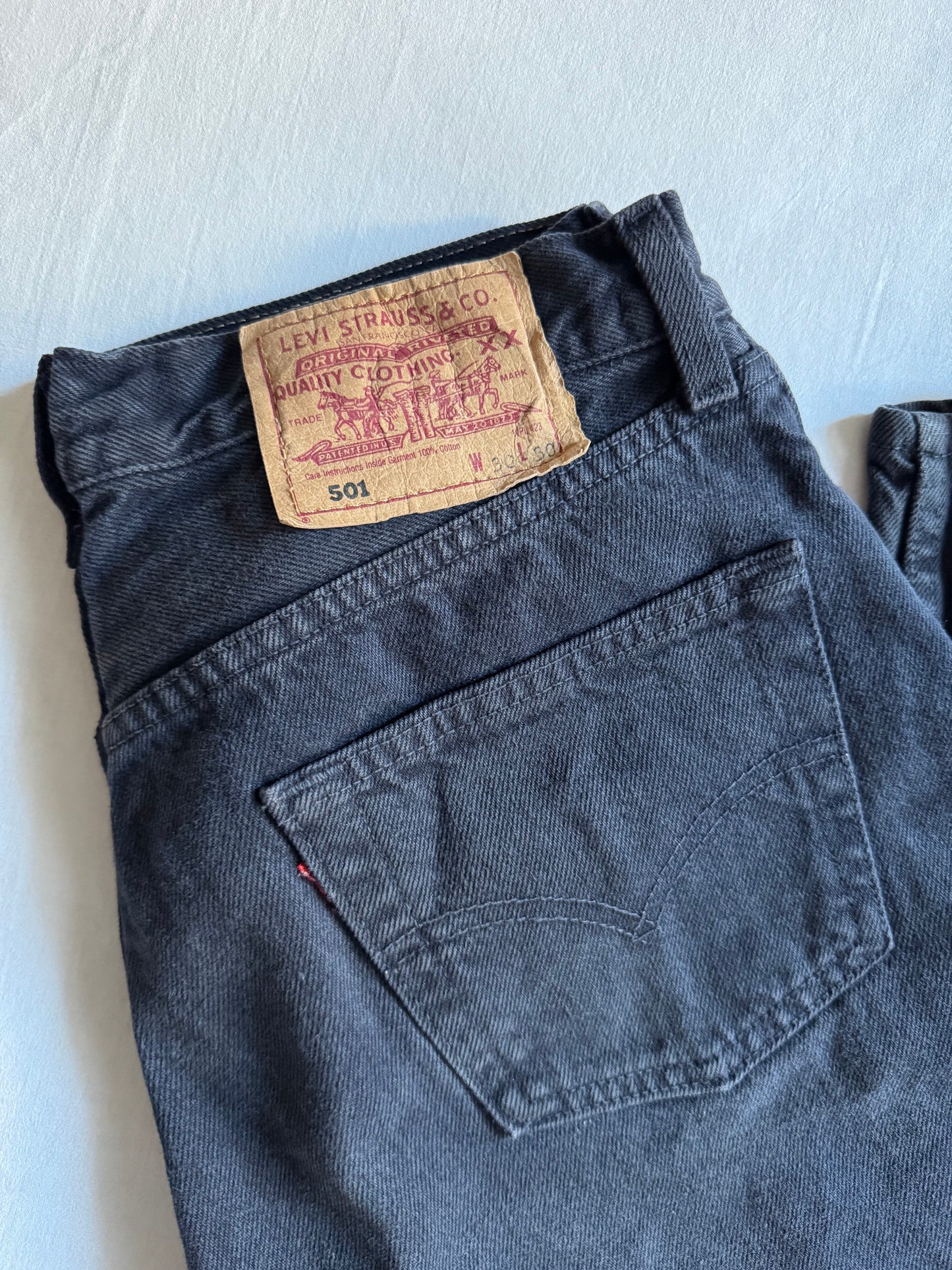 ☕️ Blugi vintage Levi’s 501 – Dark Black Washed – Made in USA – mărimea W30 x L30