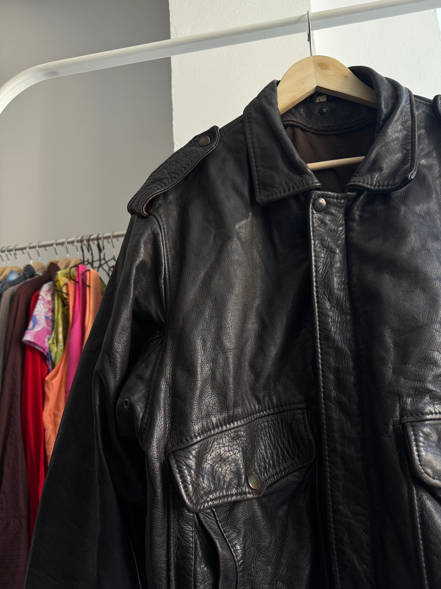 Jachetă Piele Bomber A2 Vintage Maro Închis | 100% Cowhide | Patină Naturală – L Bărbați
