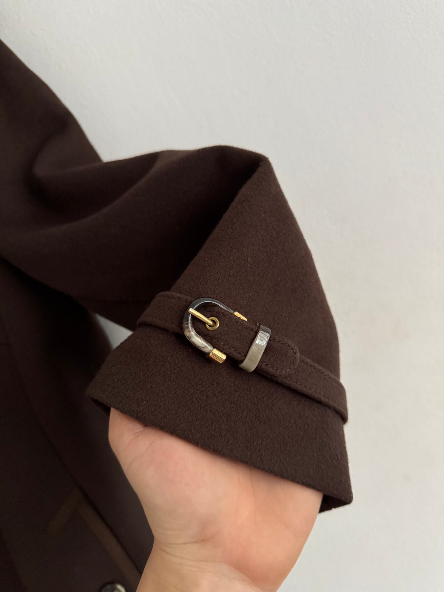 🧥 Palton Vintage Damă Maro Închis din Lână Virgină cu Barete la Mâneci – M/L