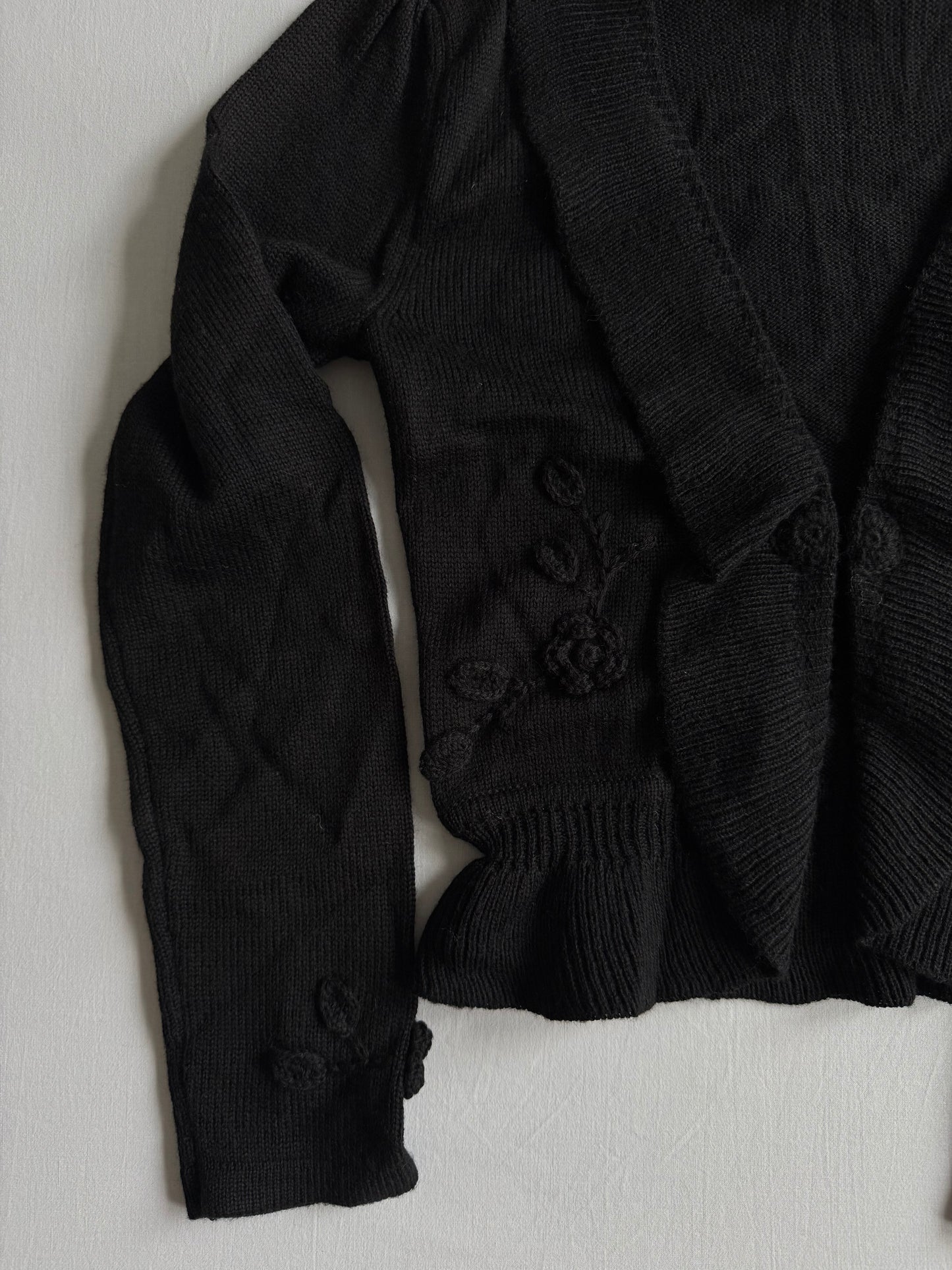 🧶 Cardigan Vintage Damă Negru din Blend de Lână cu Broderie Florală – S